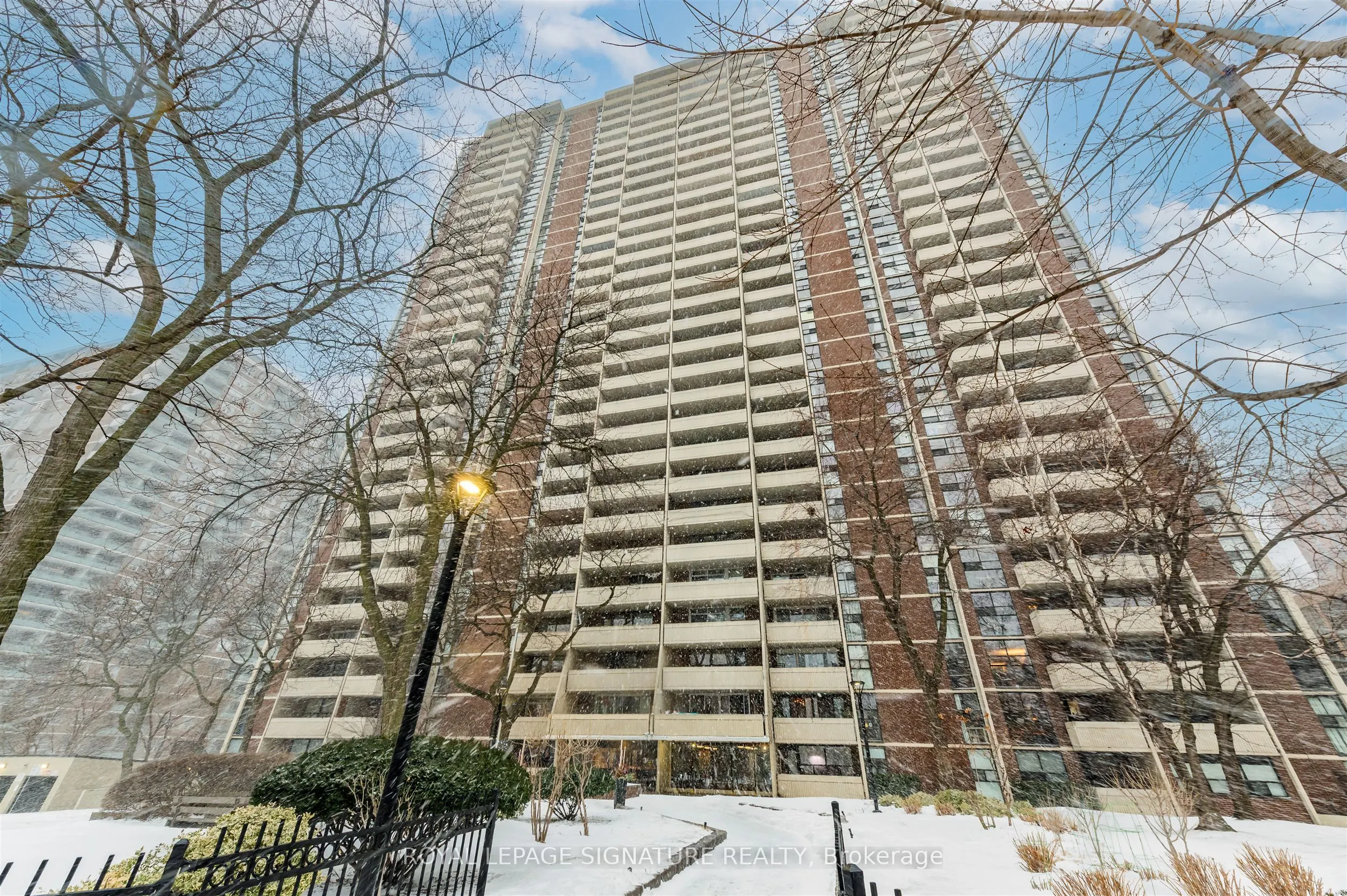 40 Homewood Avenue #2108