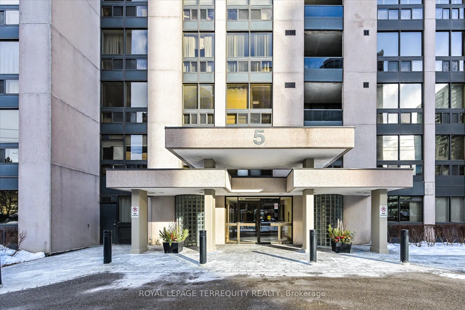 5 Kenneth Avenue #907