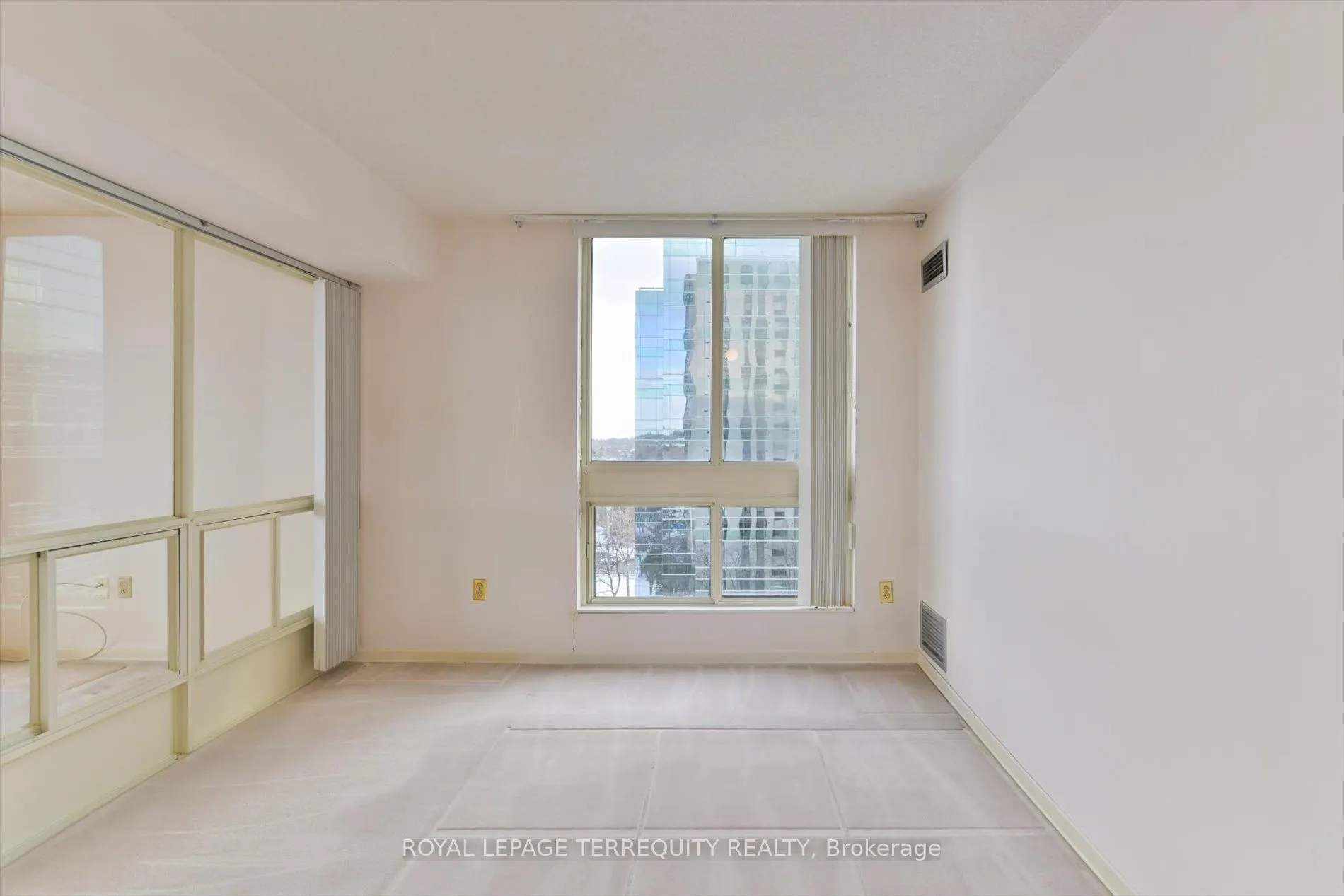 5 Kenneth Avenue #907