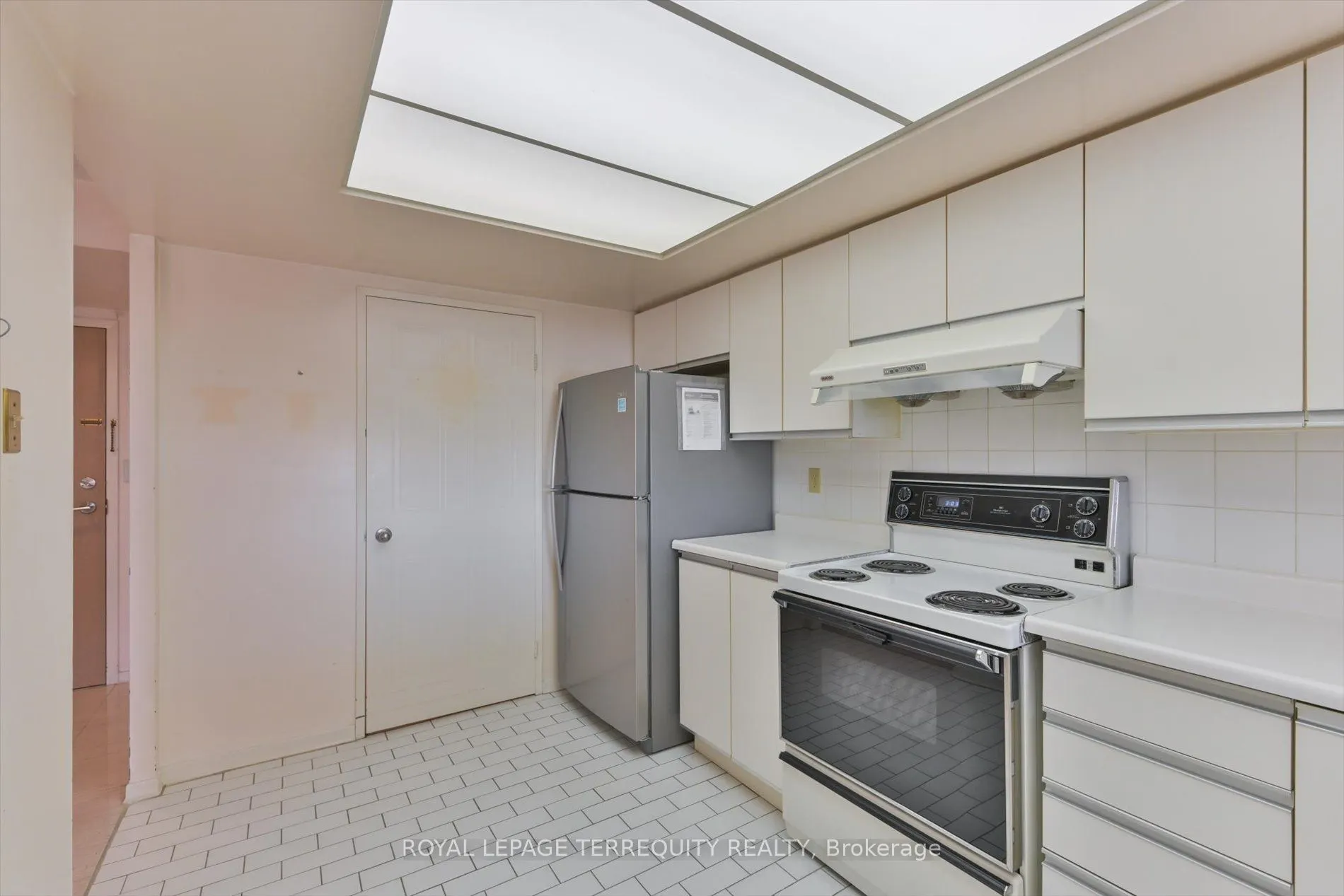 5 Kenneth Avenue #907