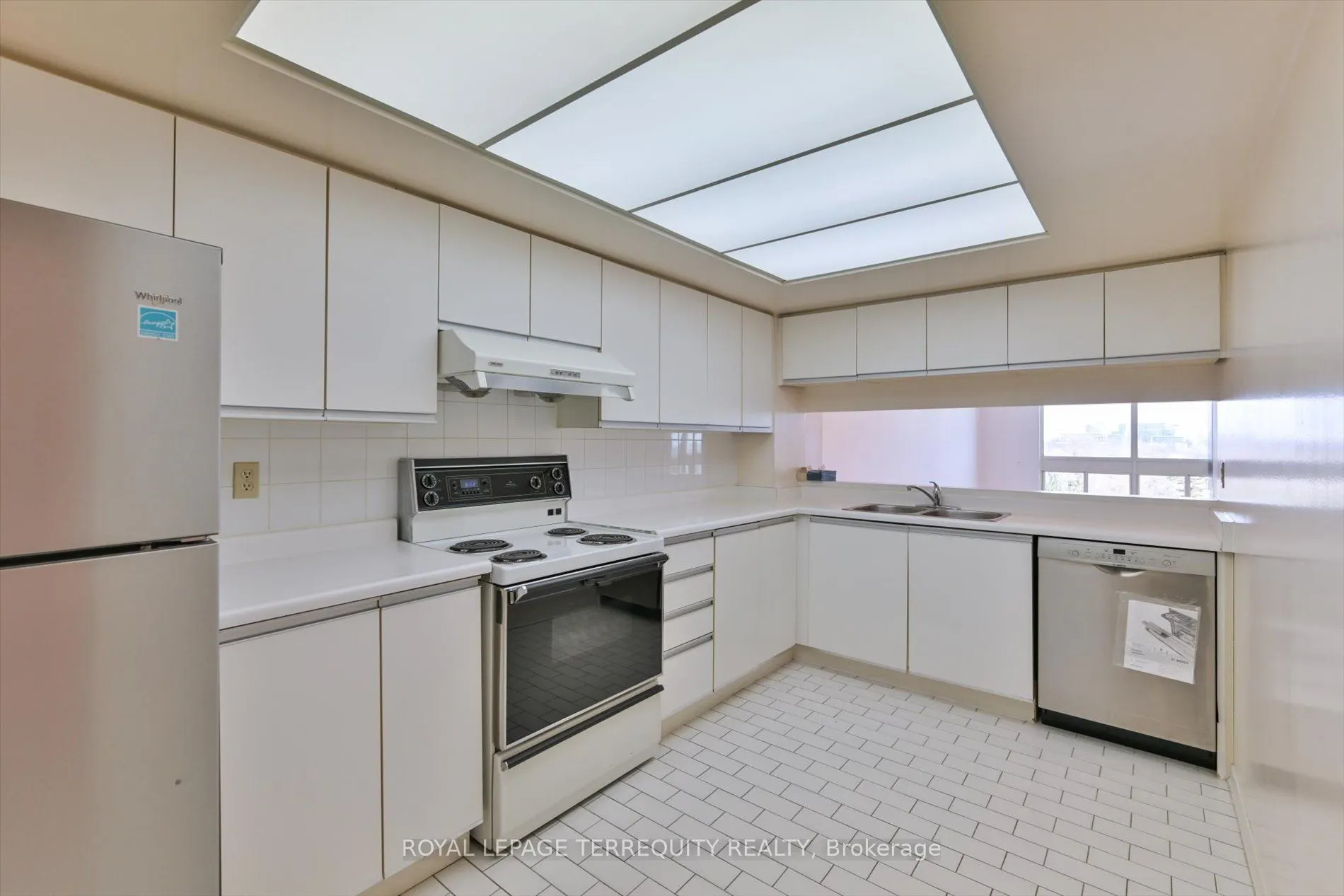 5 Kenneth Avenue #907