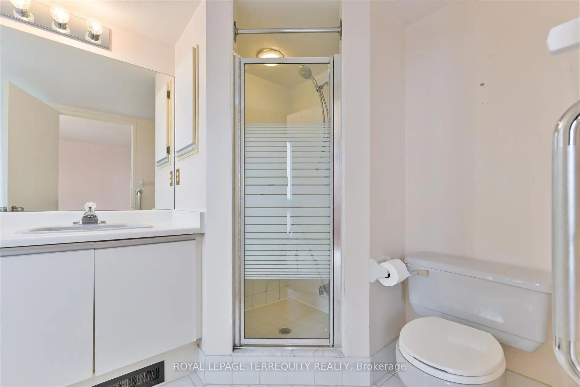 5 Kenneth Avenue #907