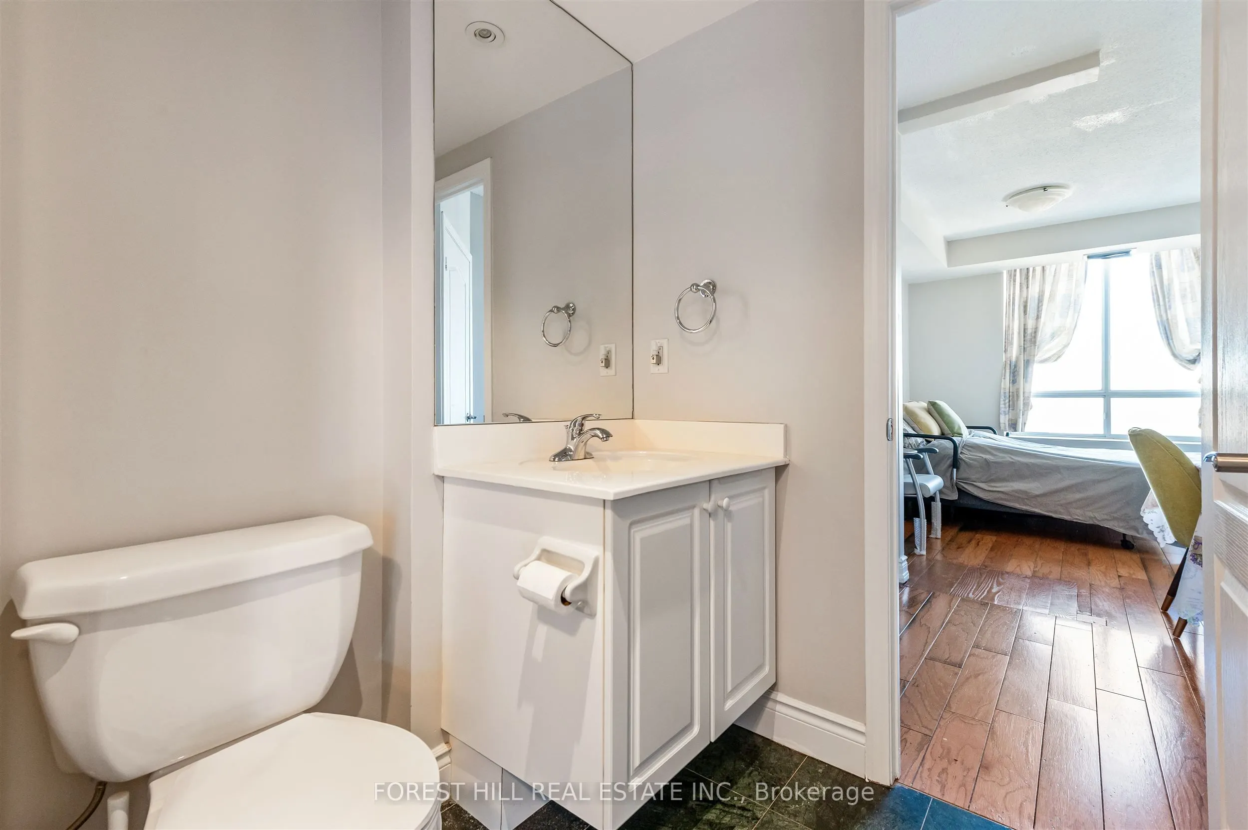 20 Collier Street #903