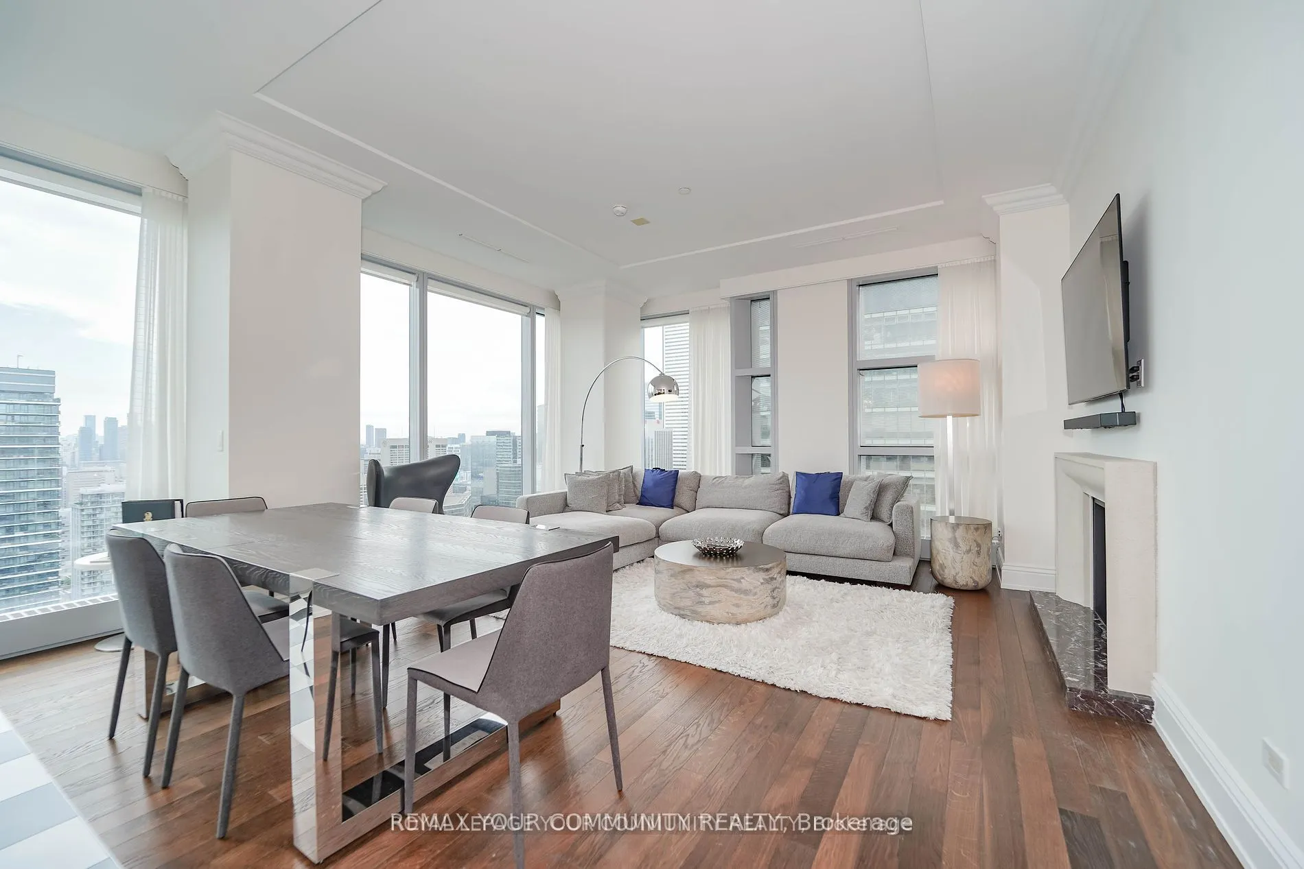 183 Wellington Street W #3903