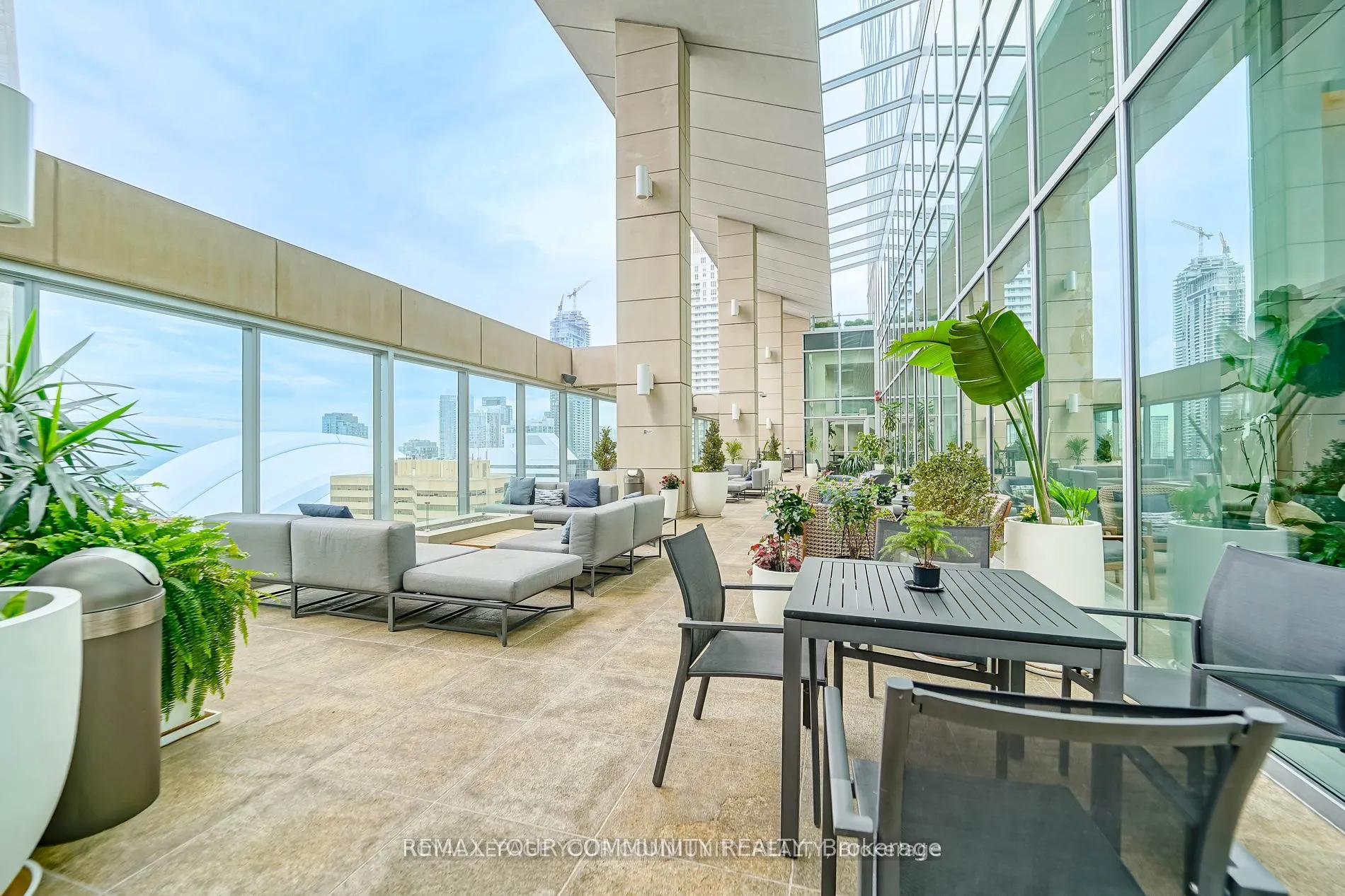 183 Wellington Street W #3903