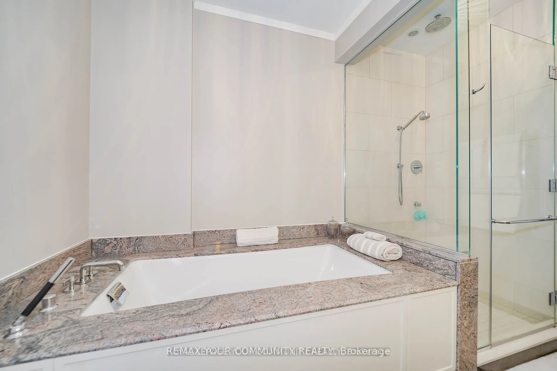 183 Wellington Street W #3903