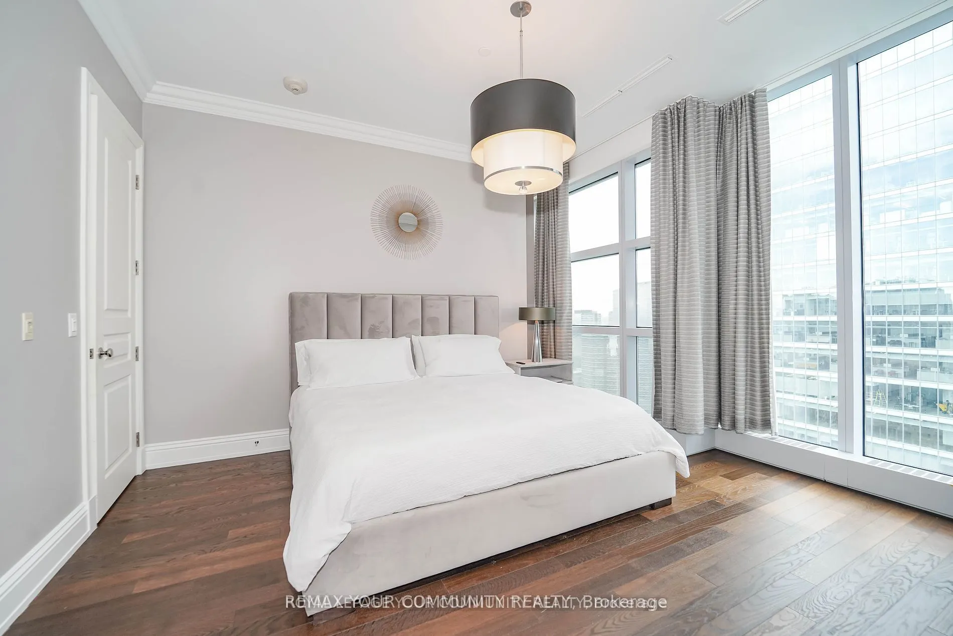183 Wellington Street W #3903