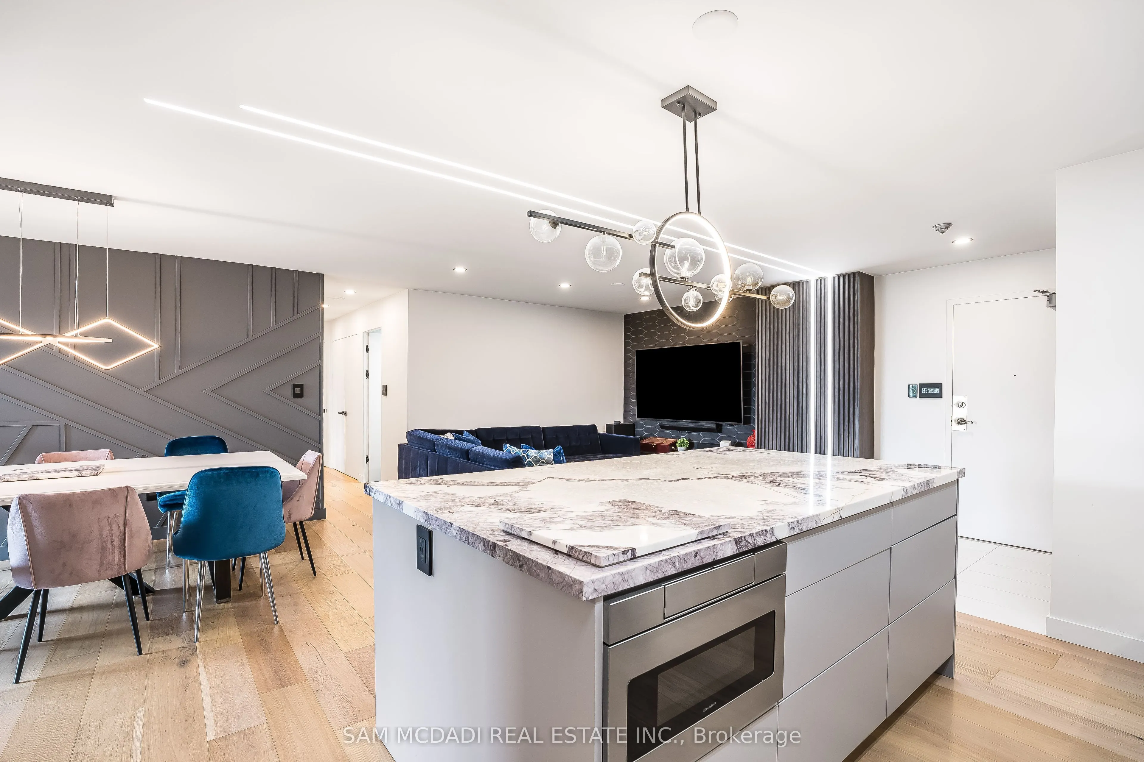 5444 Yonge Street #304