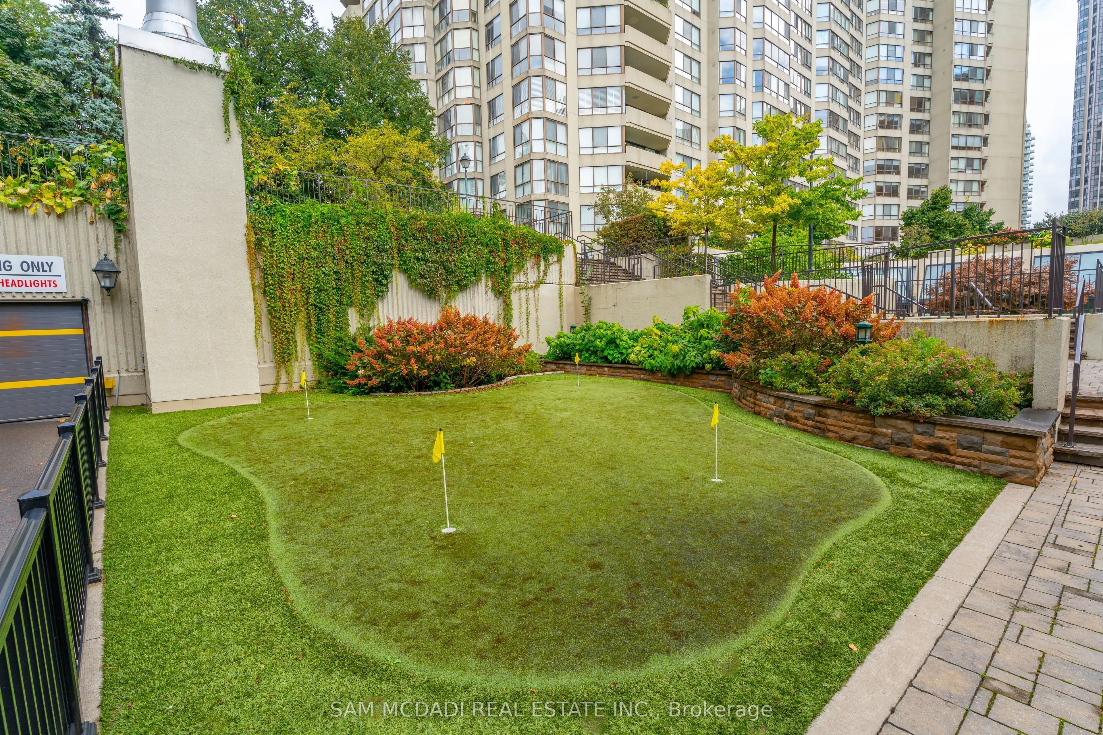 5444 Yonge Street #304