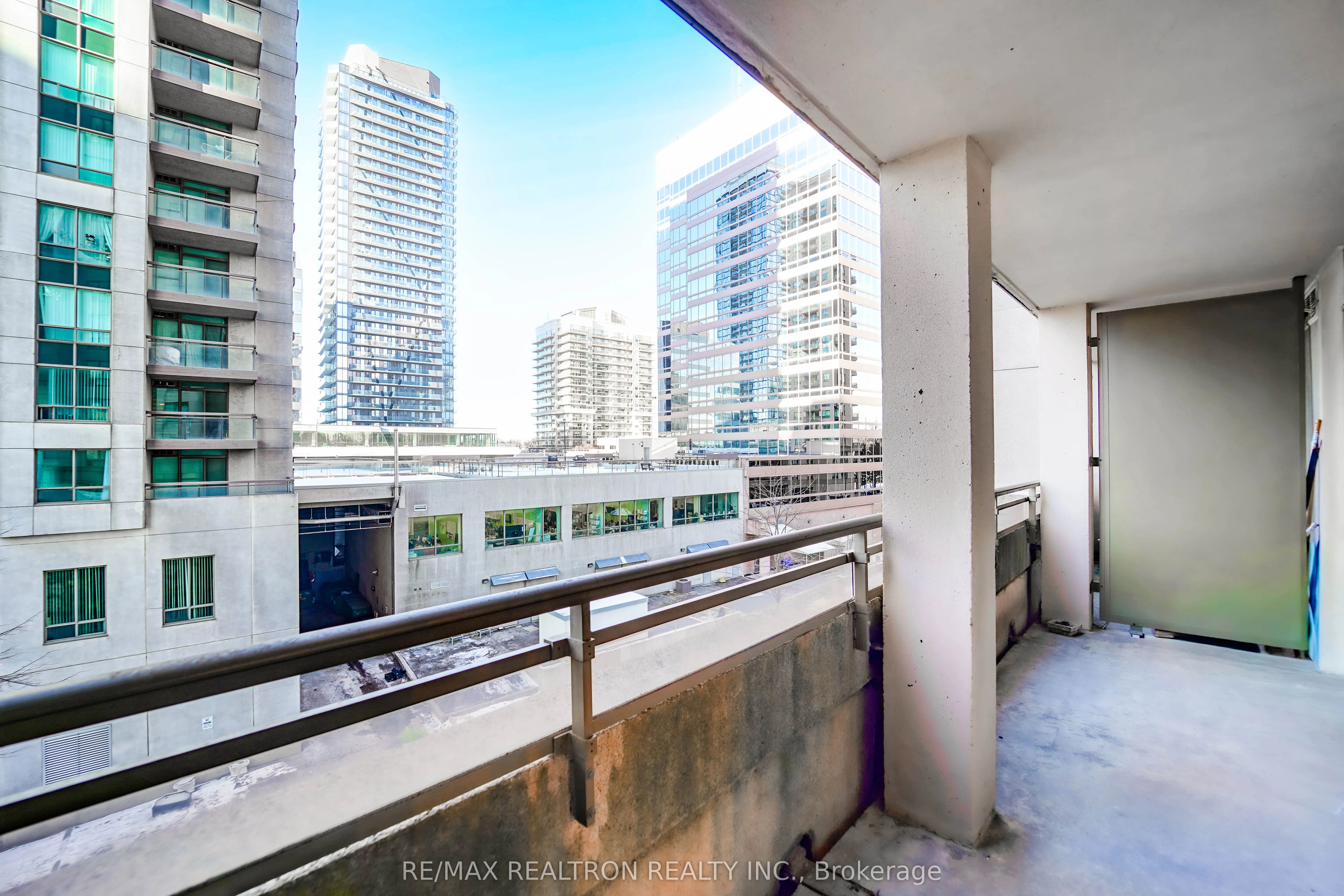 256 Doris Avenue #511