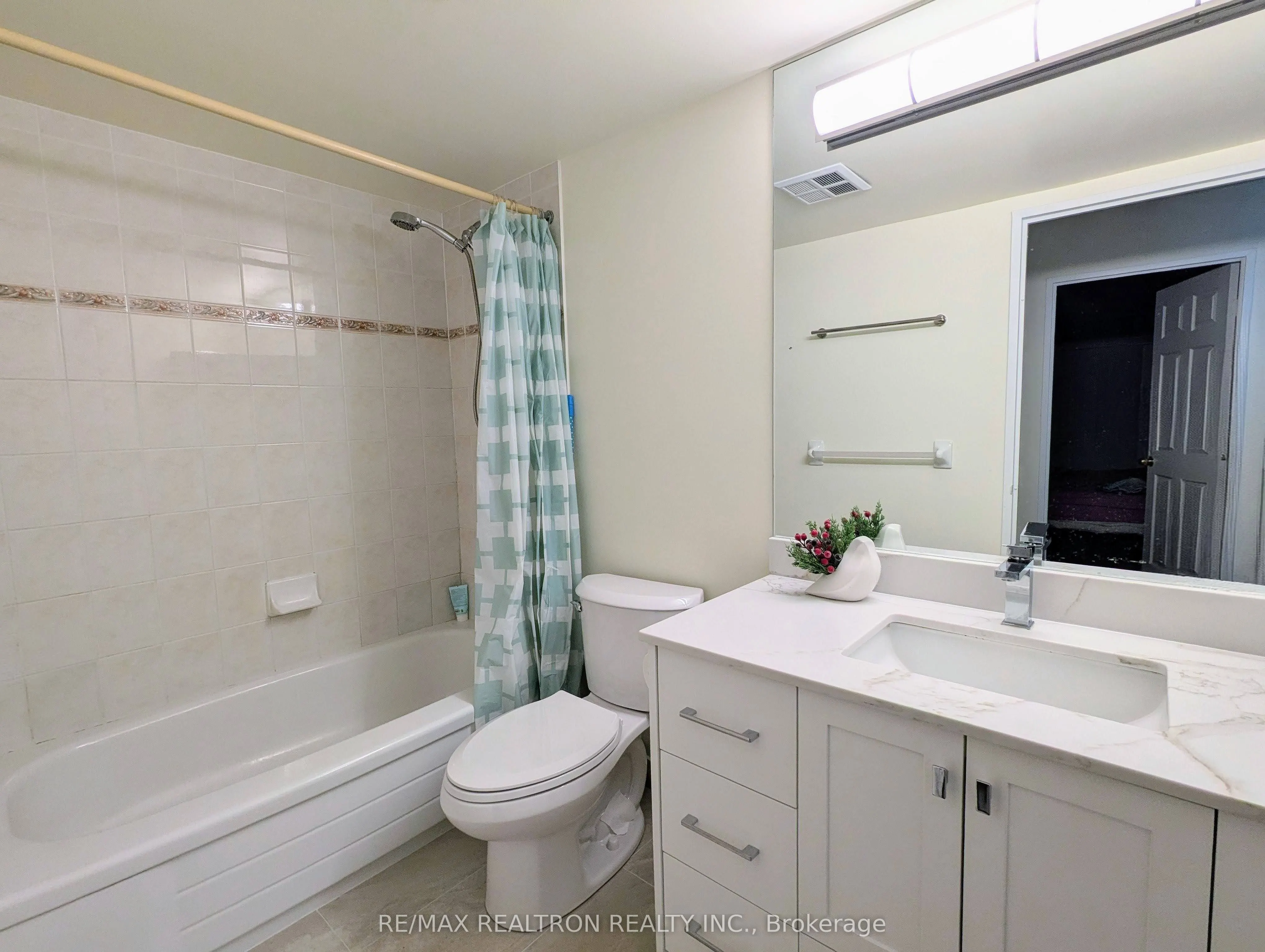256 Doris Avenue #511