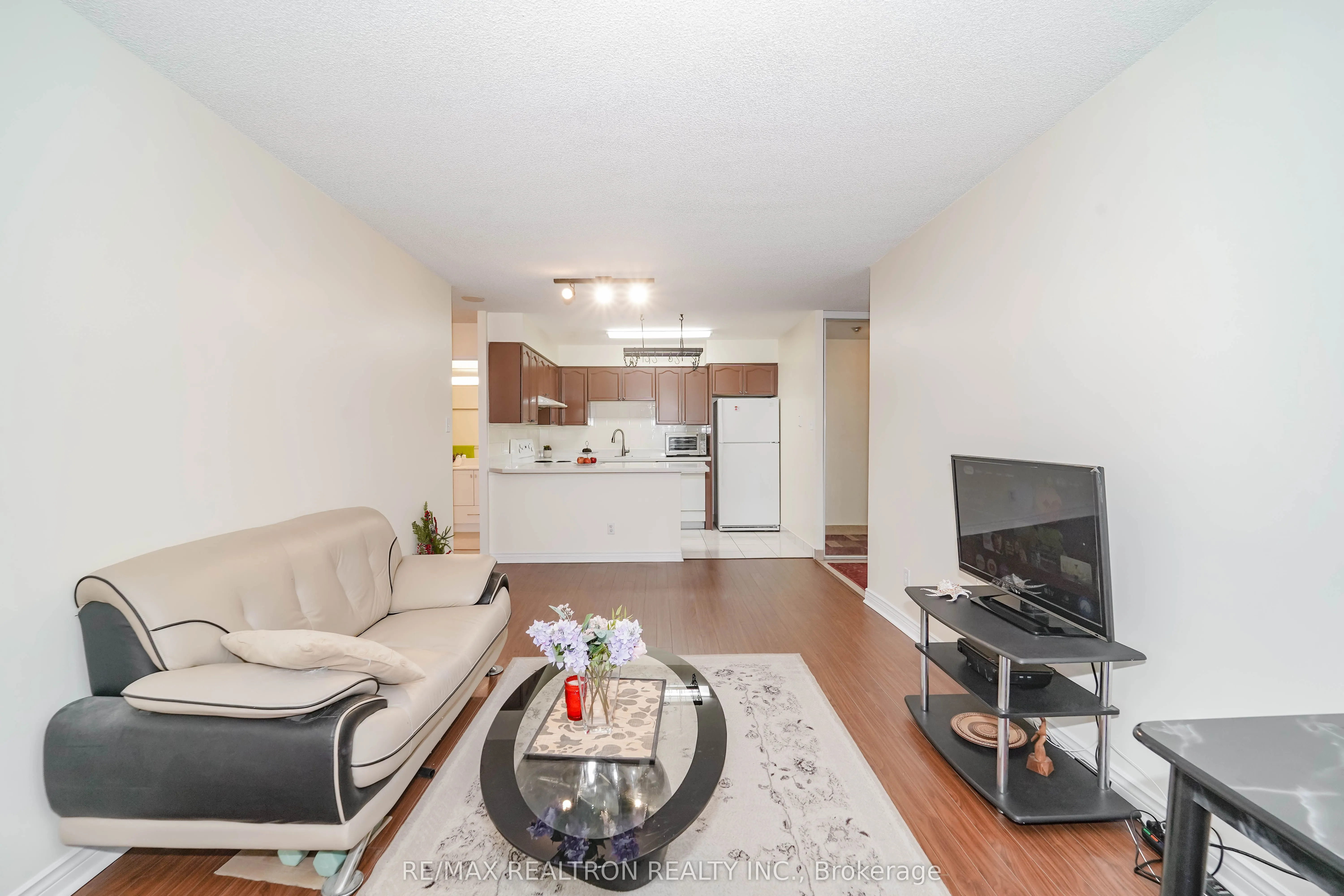 256 Doris Avenue #511