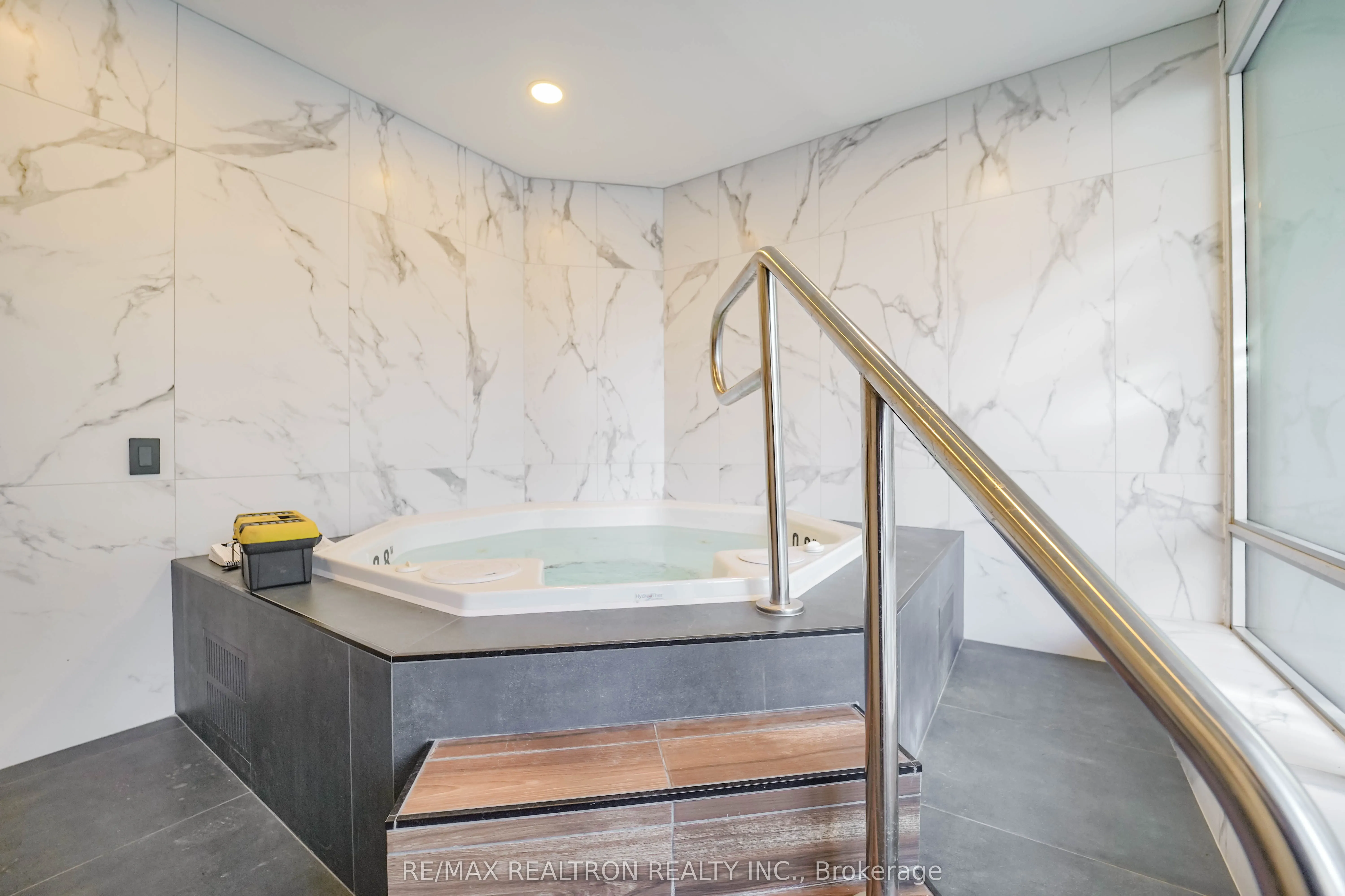 256 Doris Avenue #511