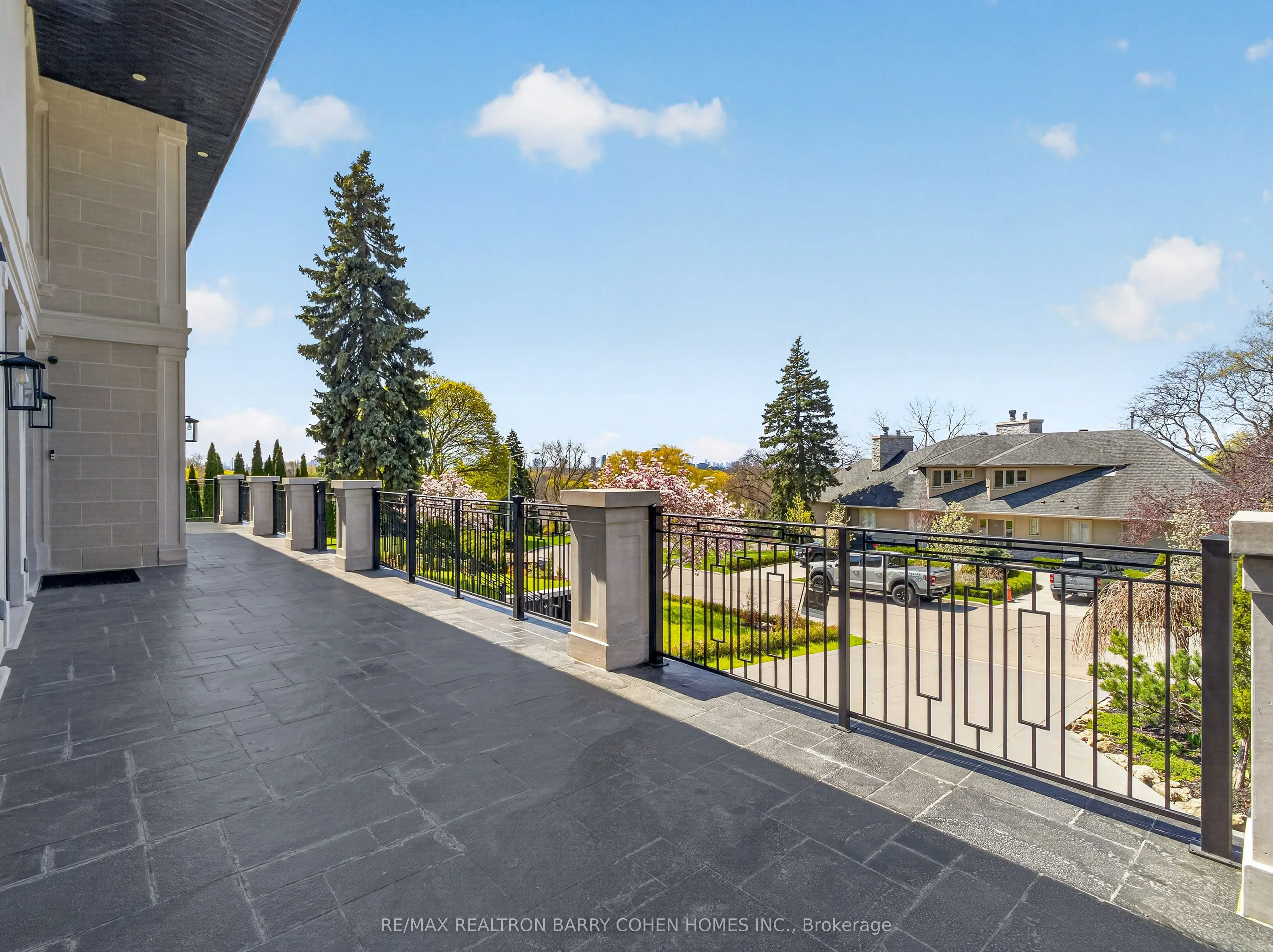 118 Laurentide Drive