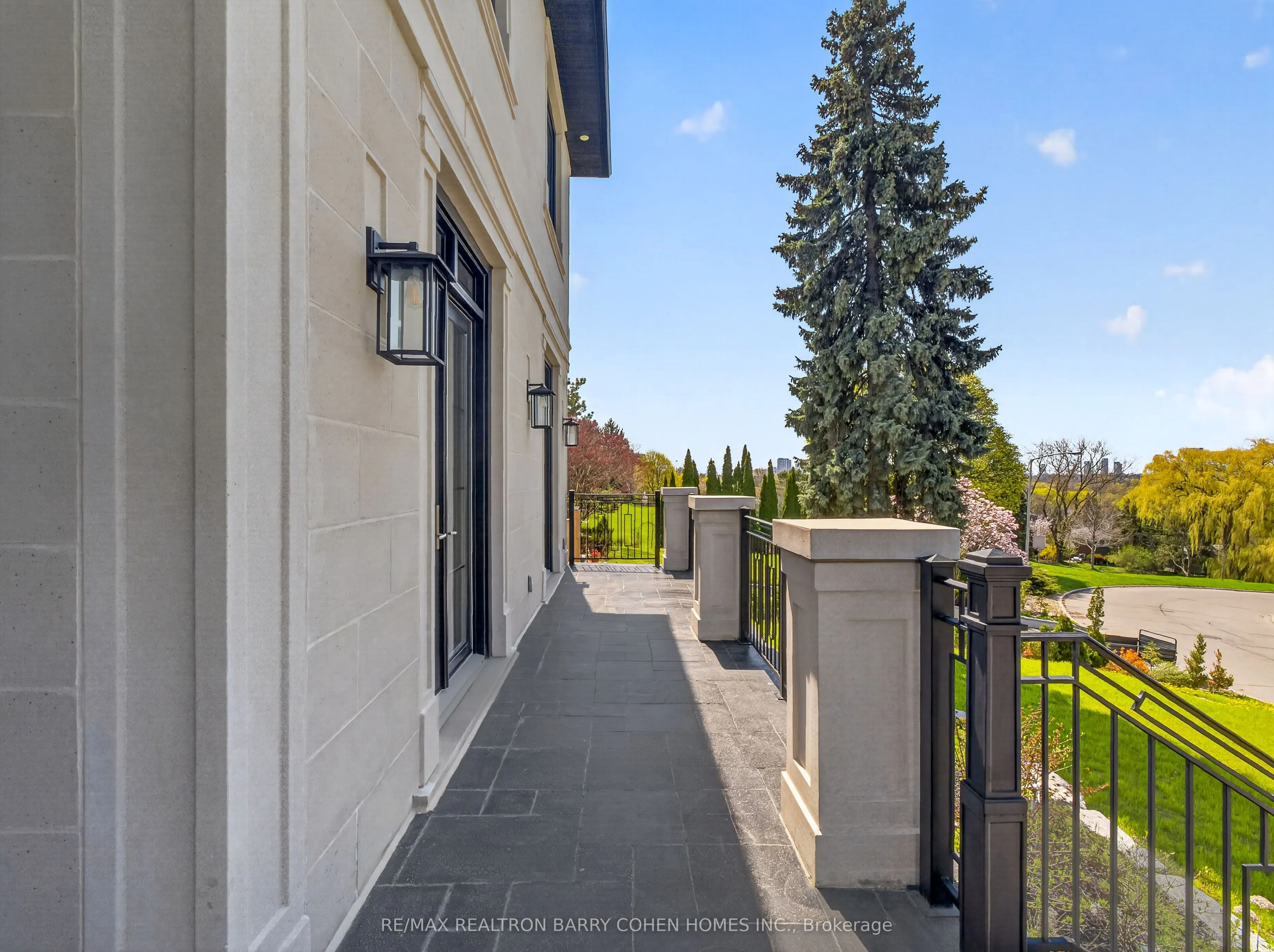 118 Laurentide Drive