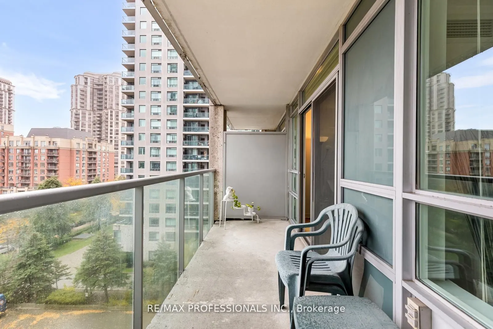 18 Harrison Garden Boulevard #706