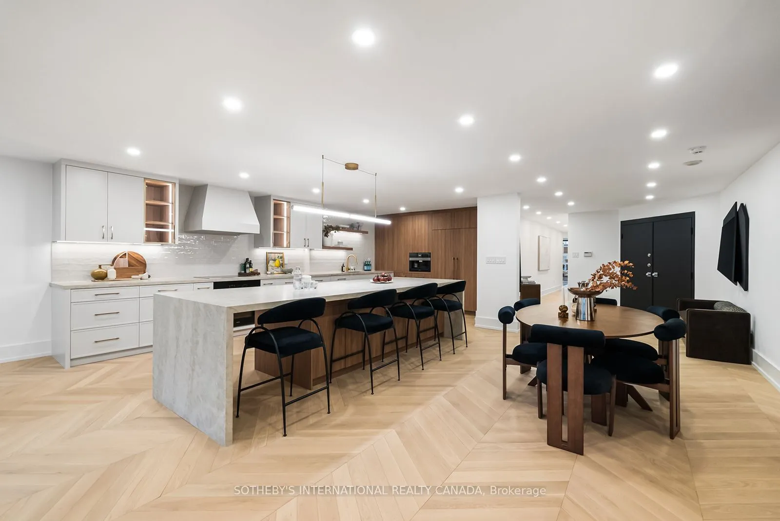 110 Bloor Street W #1009