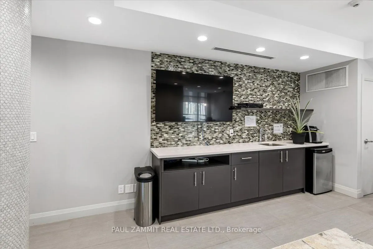 17 Kenaston Gardens #311