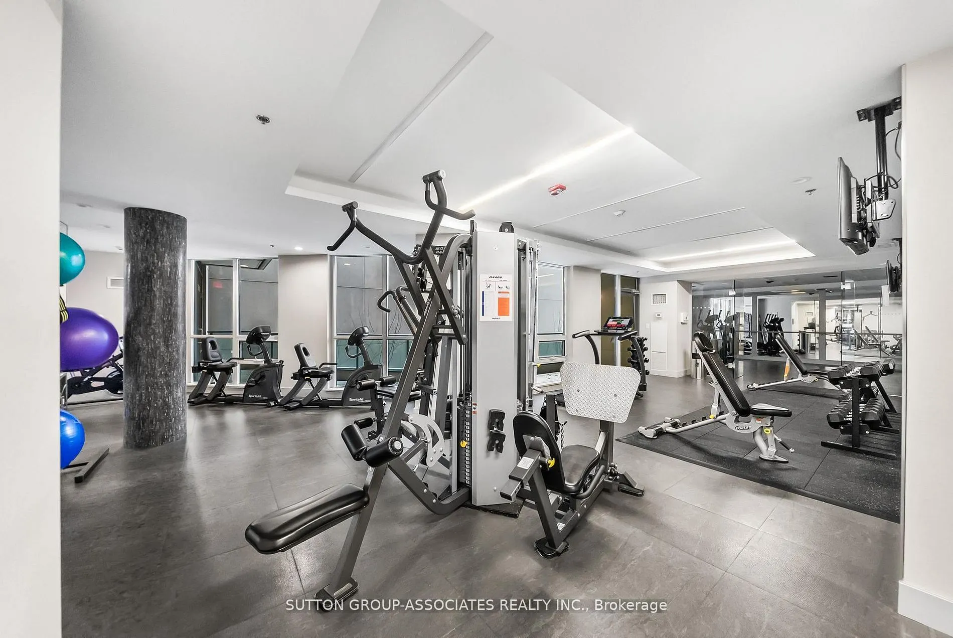 377 Madison Avenue #502