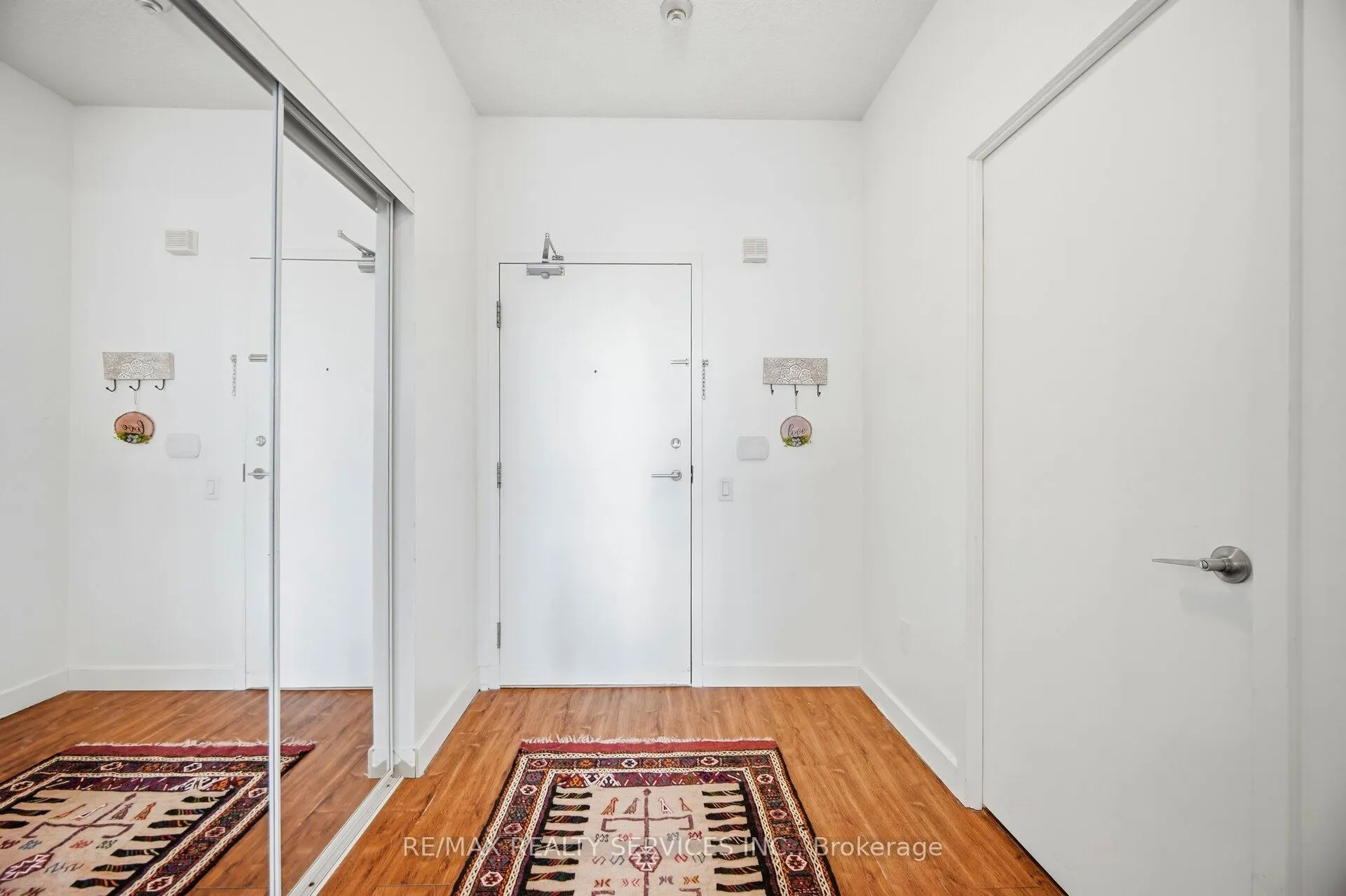 29 Singer Court #1910