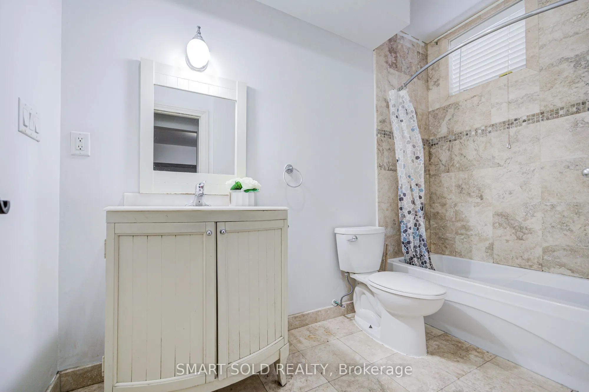 213 Maplehurst Avenue #Lower