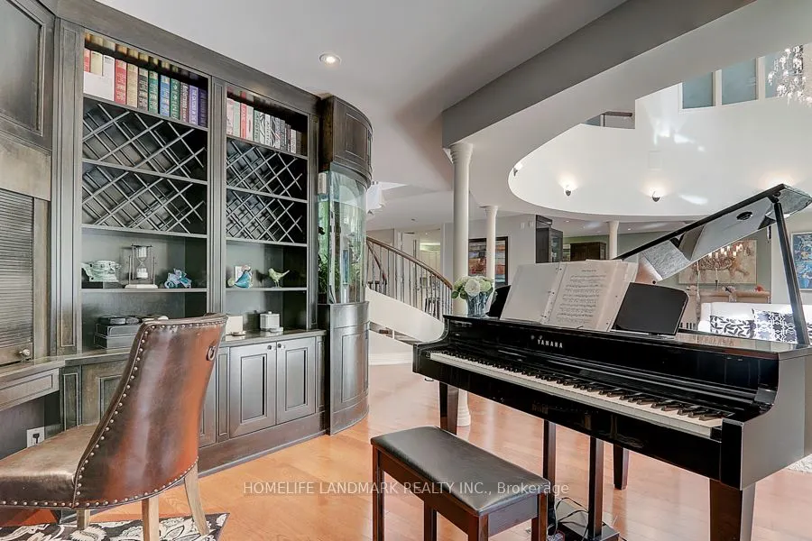 35 Gardiner Road E