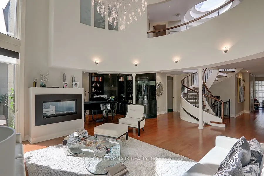 35 Gardiner Road E
