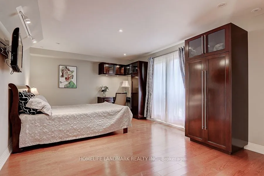 35 Gardiner Road E