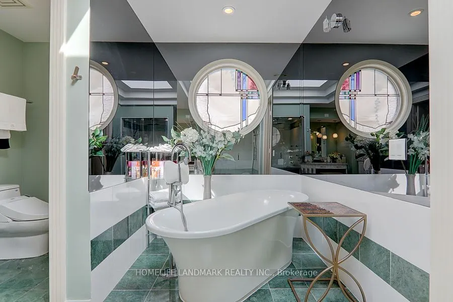 35 Gardiner Road E
