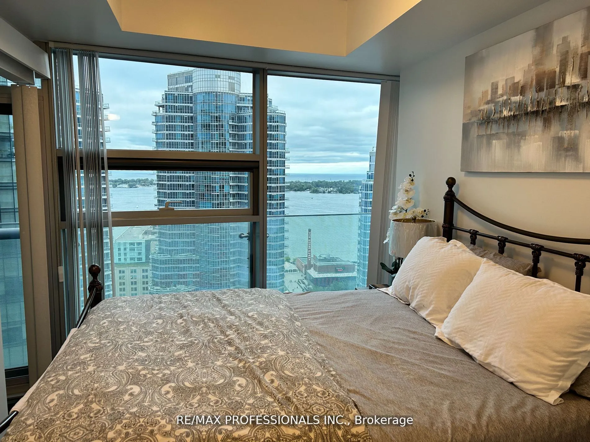12 York Street #2503
