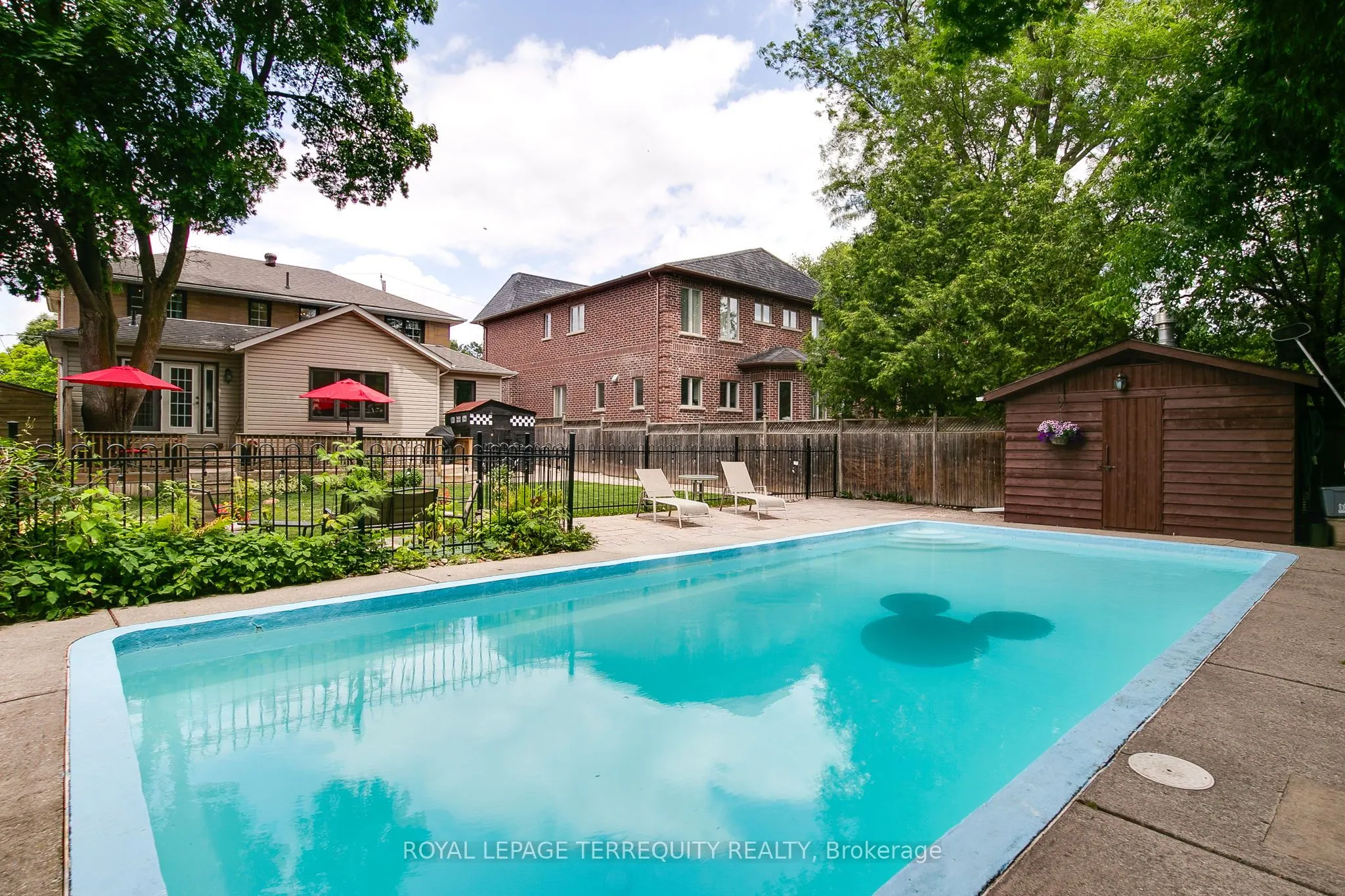11 Urbandale Avenue