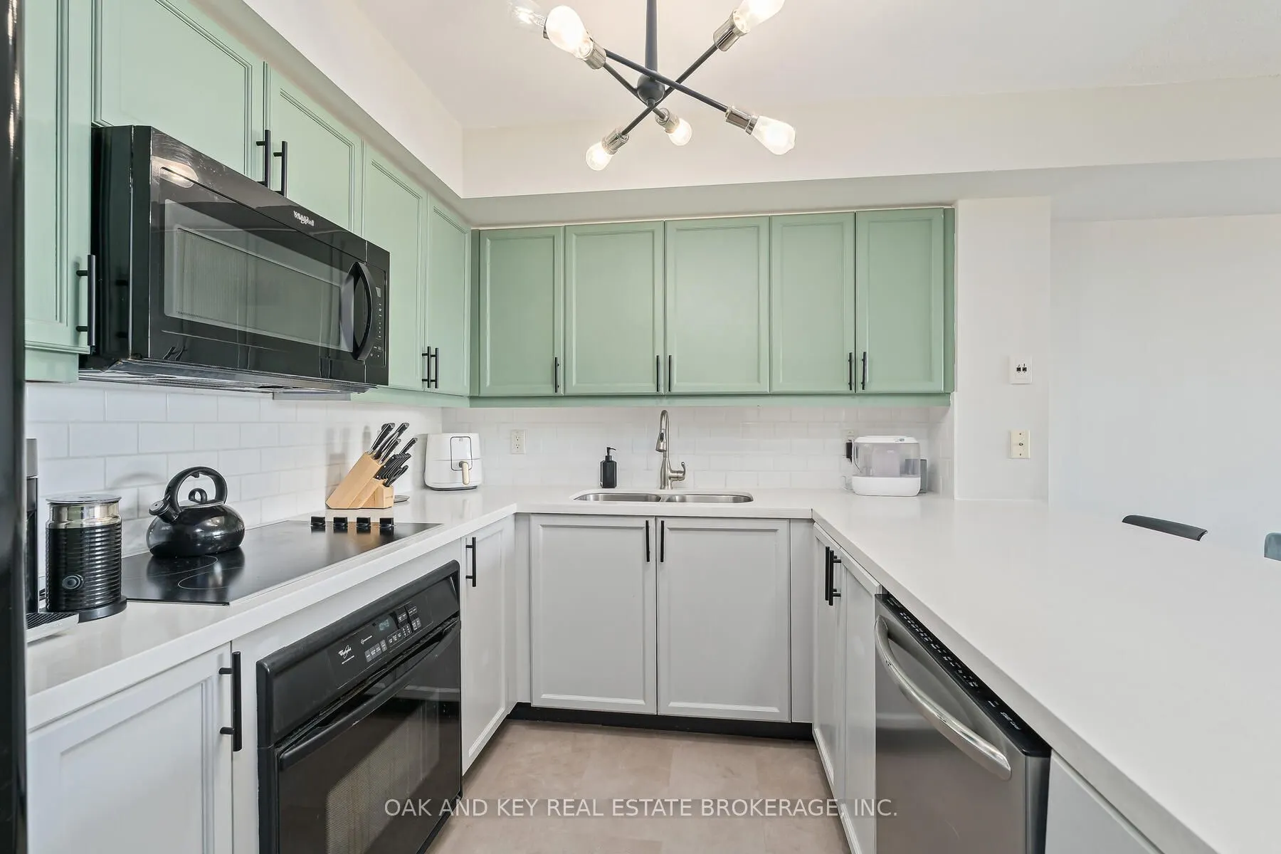 245 Davisville Avenue #613