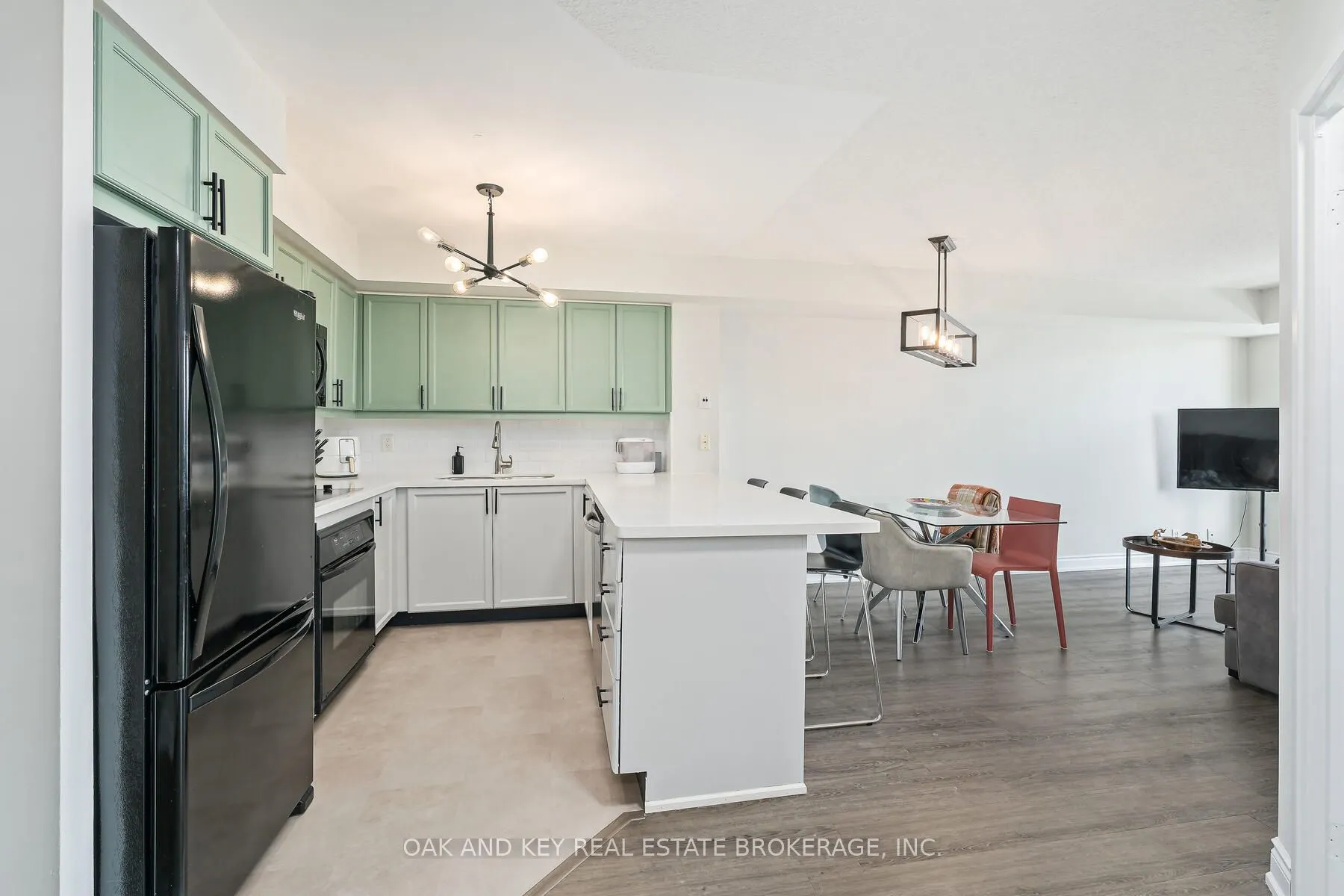 245 Davisville Avenue #613