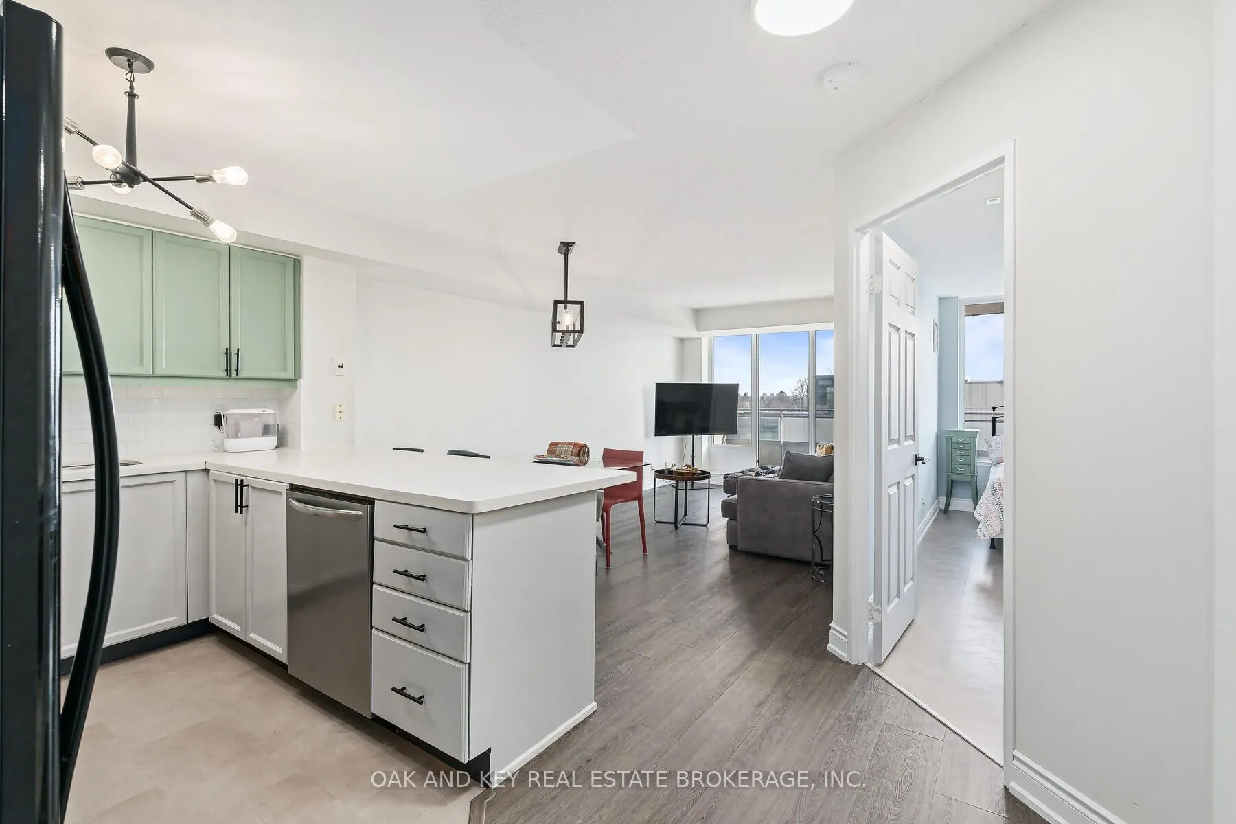 245 Davisville Avenue #613