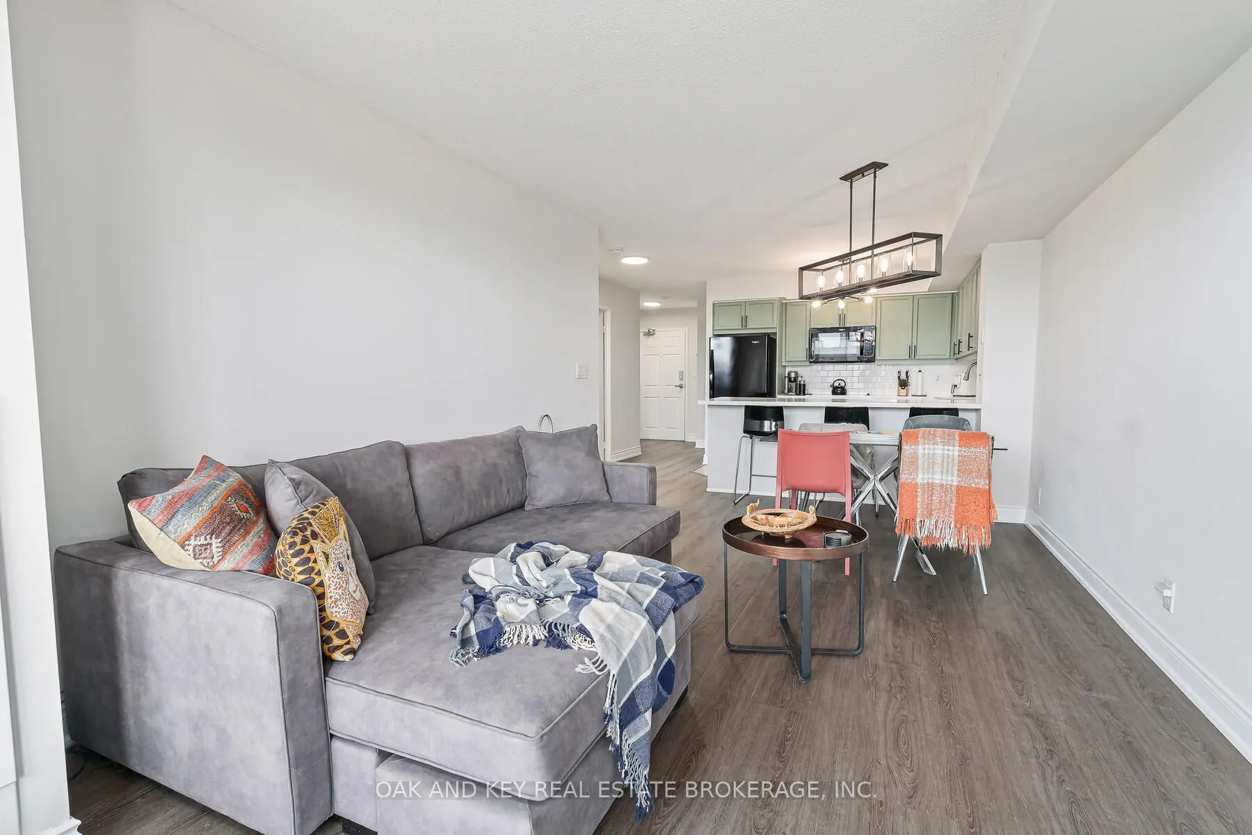 245 Davisville Avenue #613