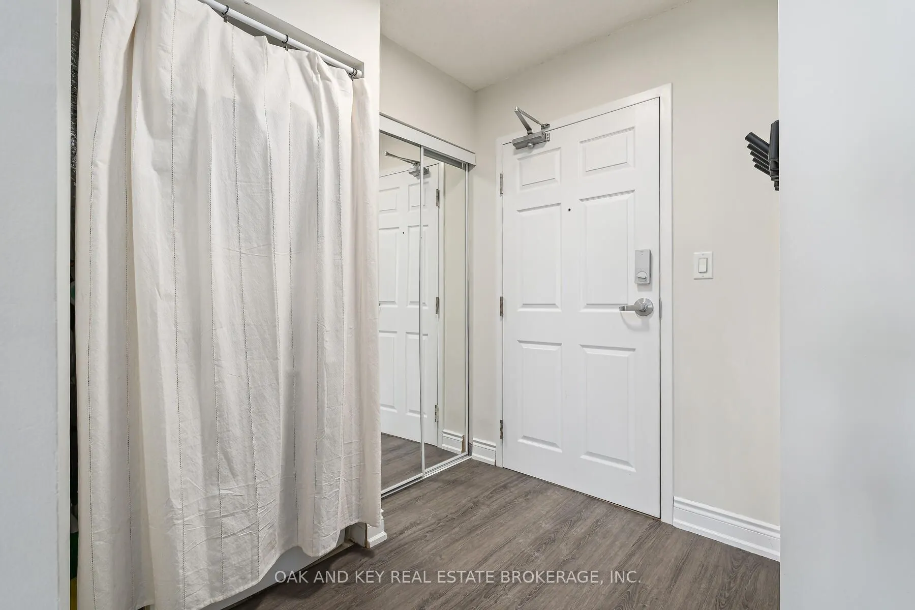 245 Davisville Avenue #613