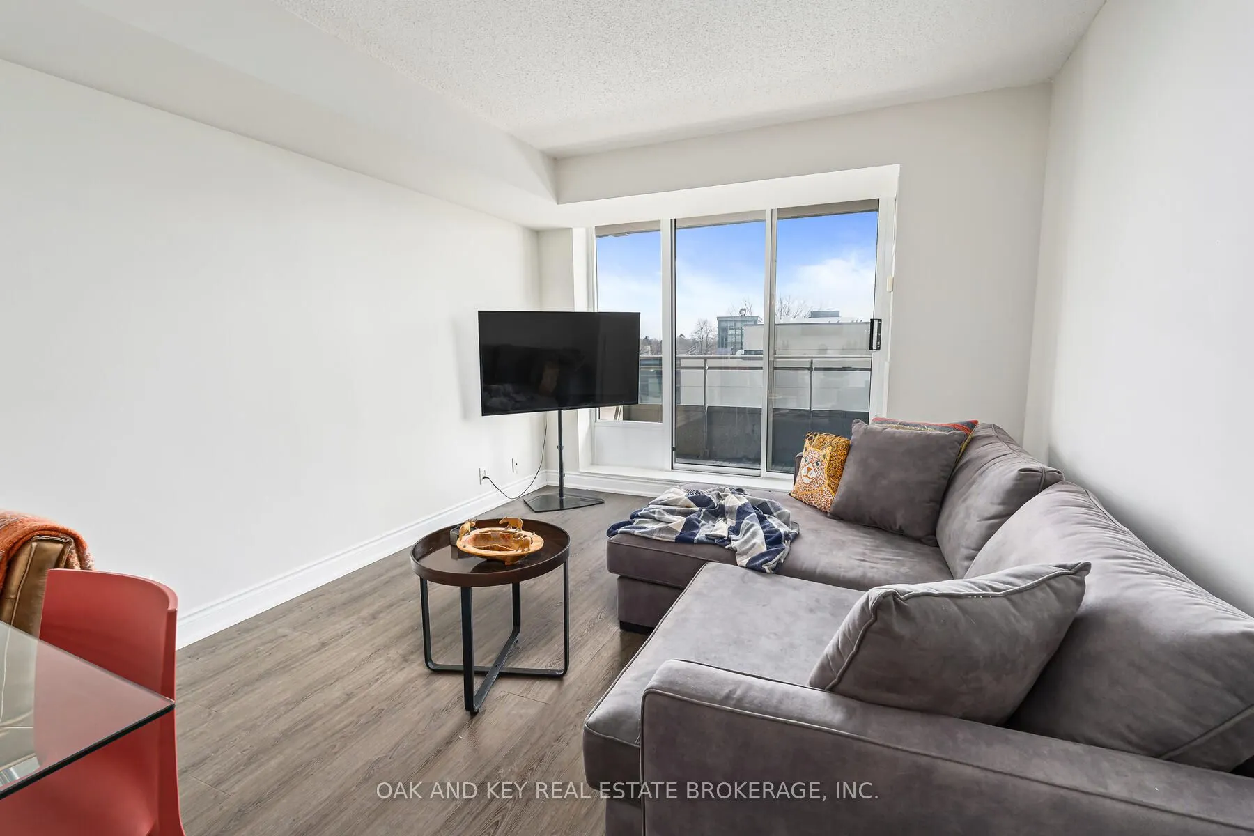 245 Davisville Avenue #613