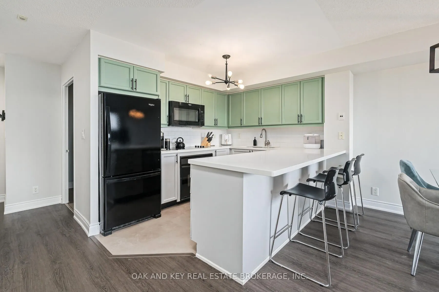 245 Davisville Avenue #613