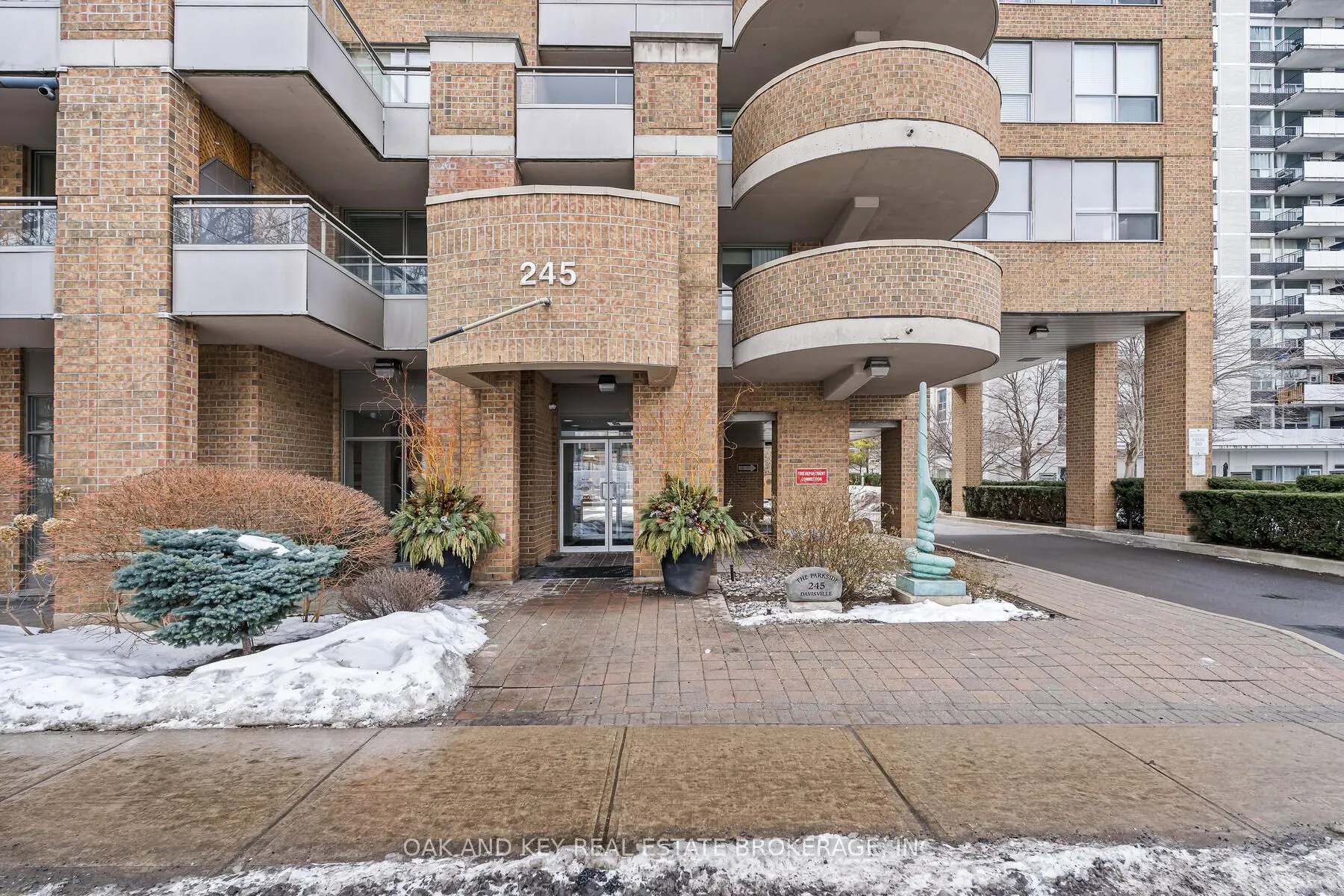 245 Davisville Avenue #613