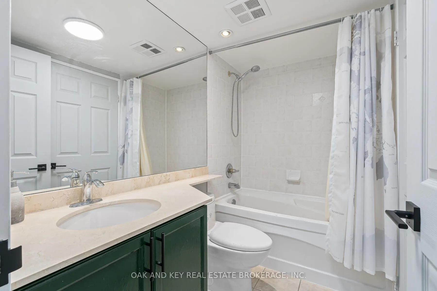 245 Davisville Avenue #613