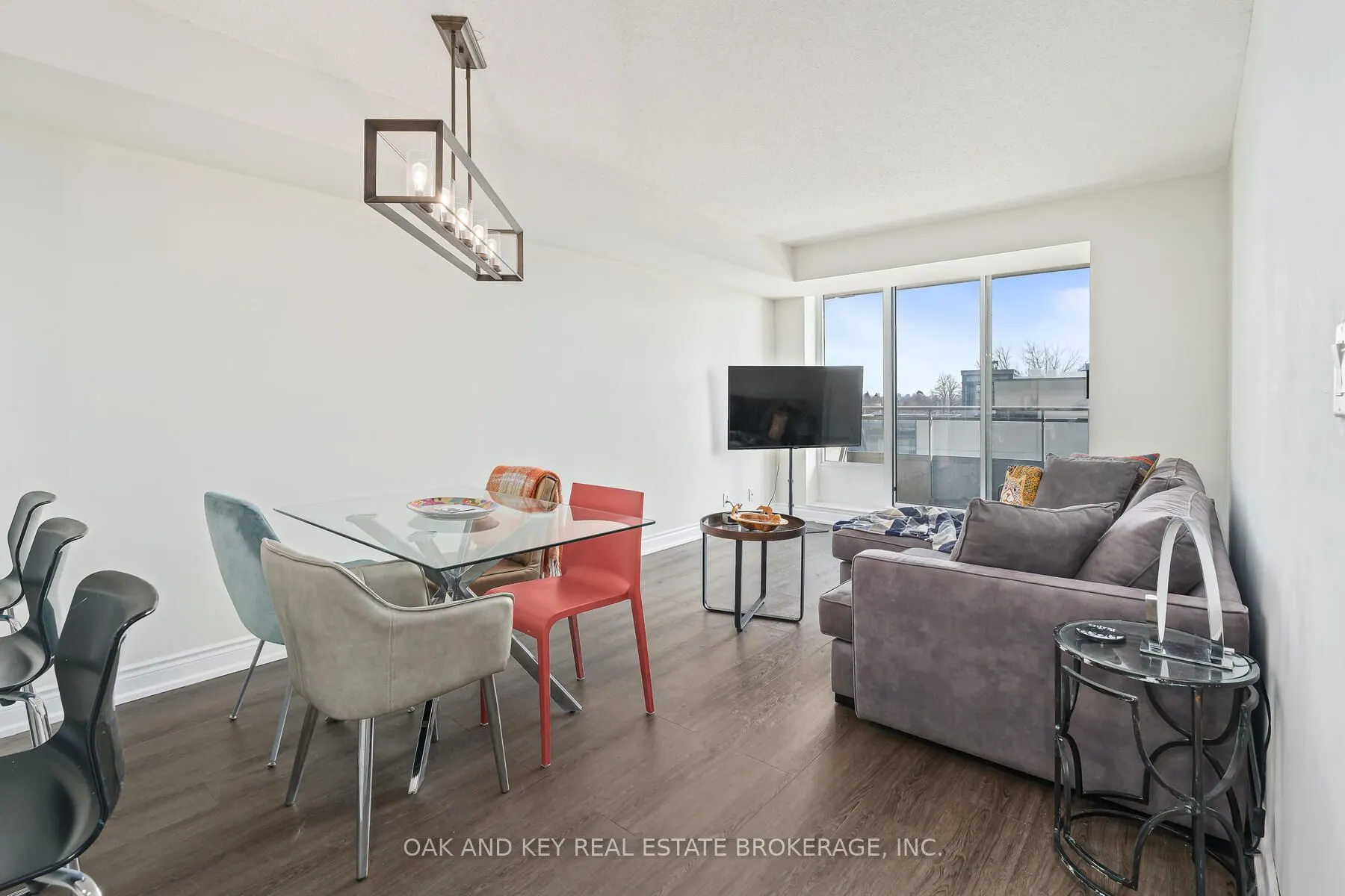 245 Davisville Avenue #613