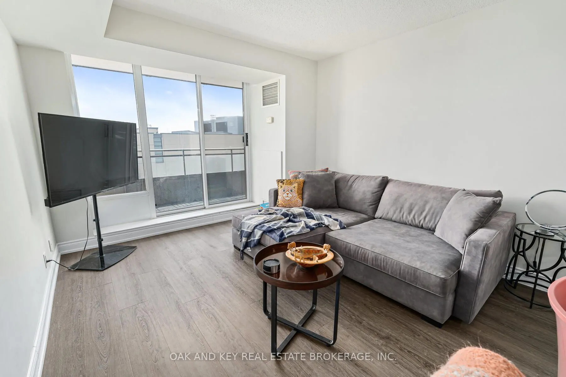 245 Davisville Avenue #613