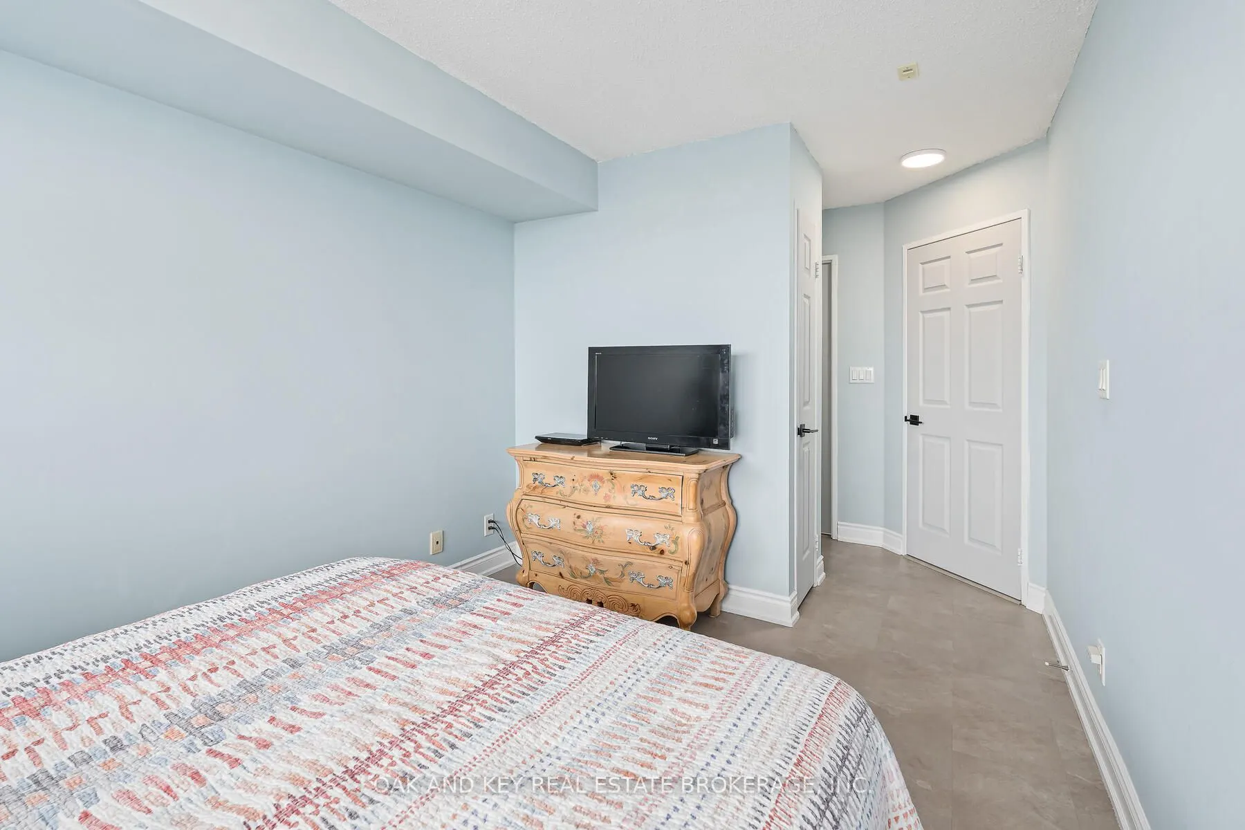 245 Davisville Avenue #613