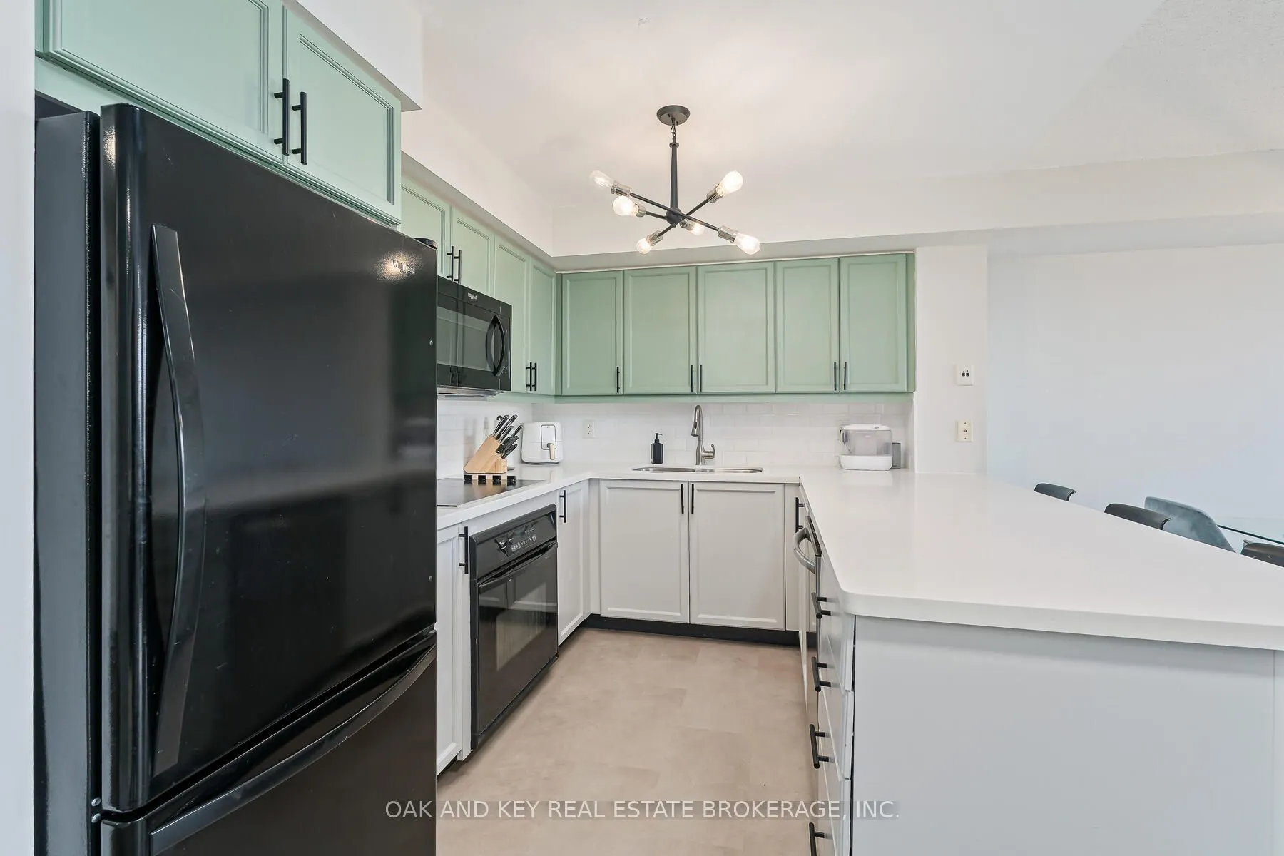 245 Davisville Avenue #613