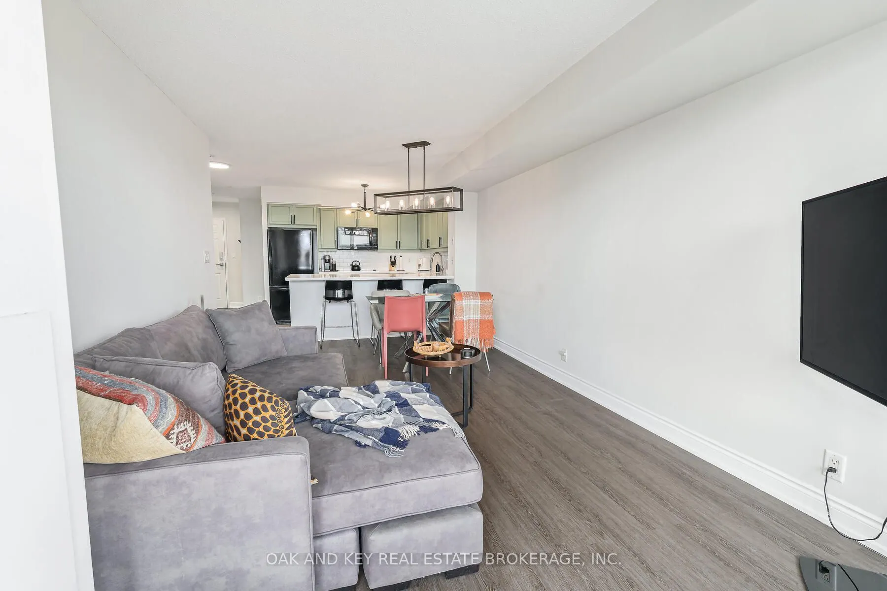 245 Davisville Avenue #613