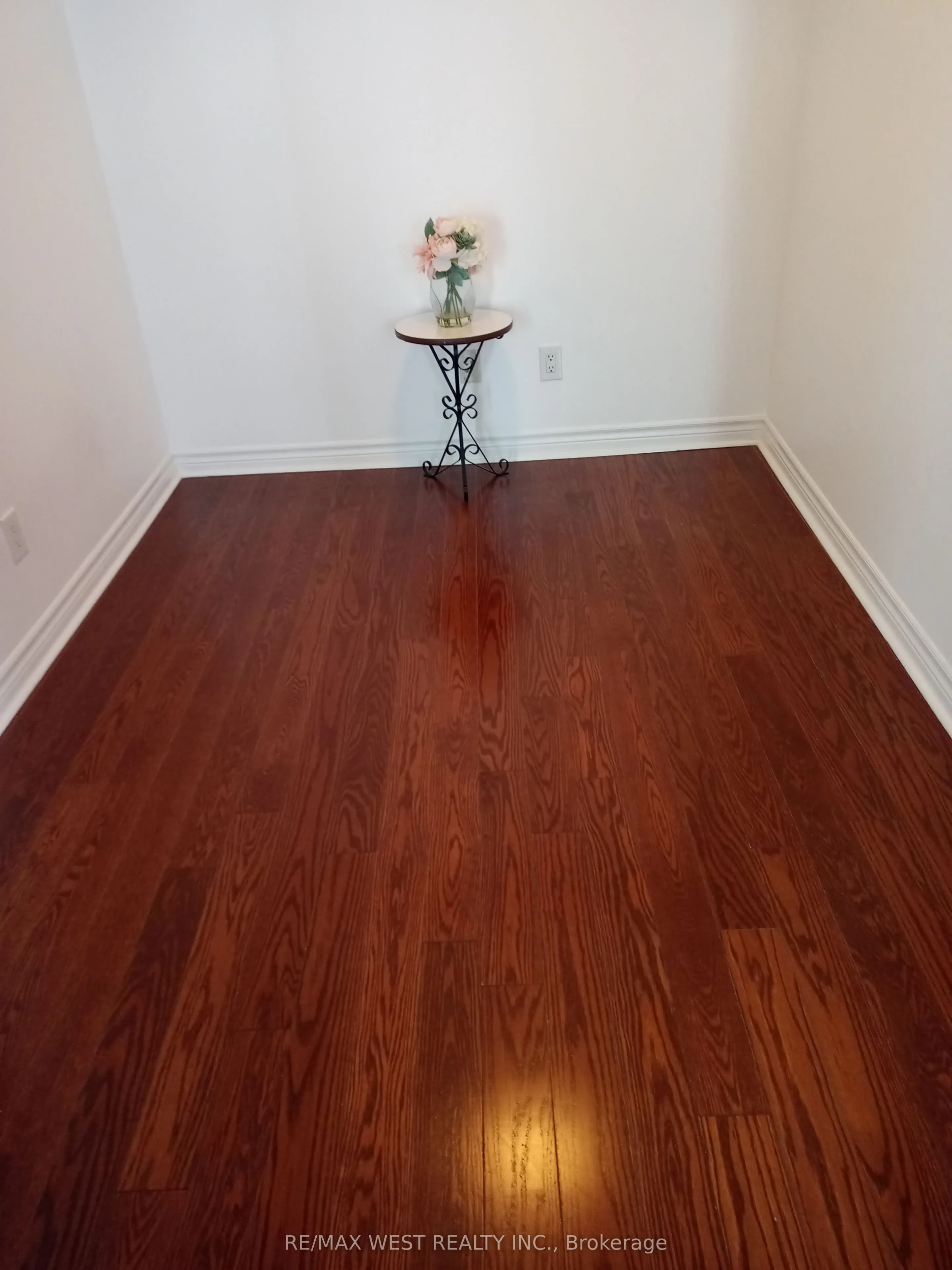 27 Rean Drive #522