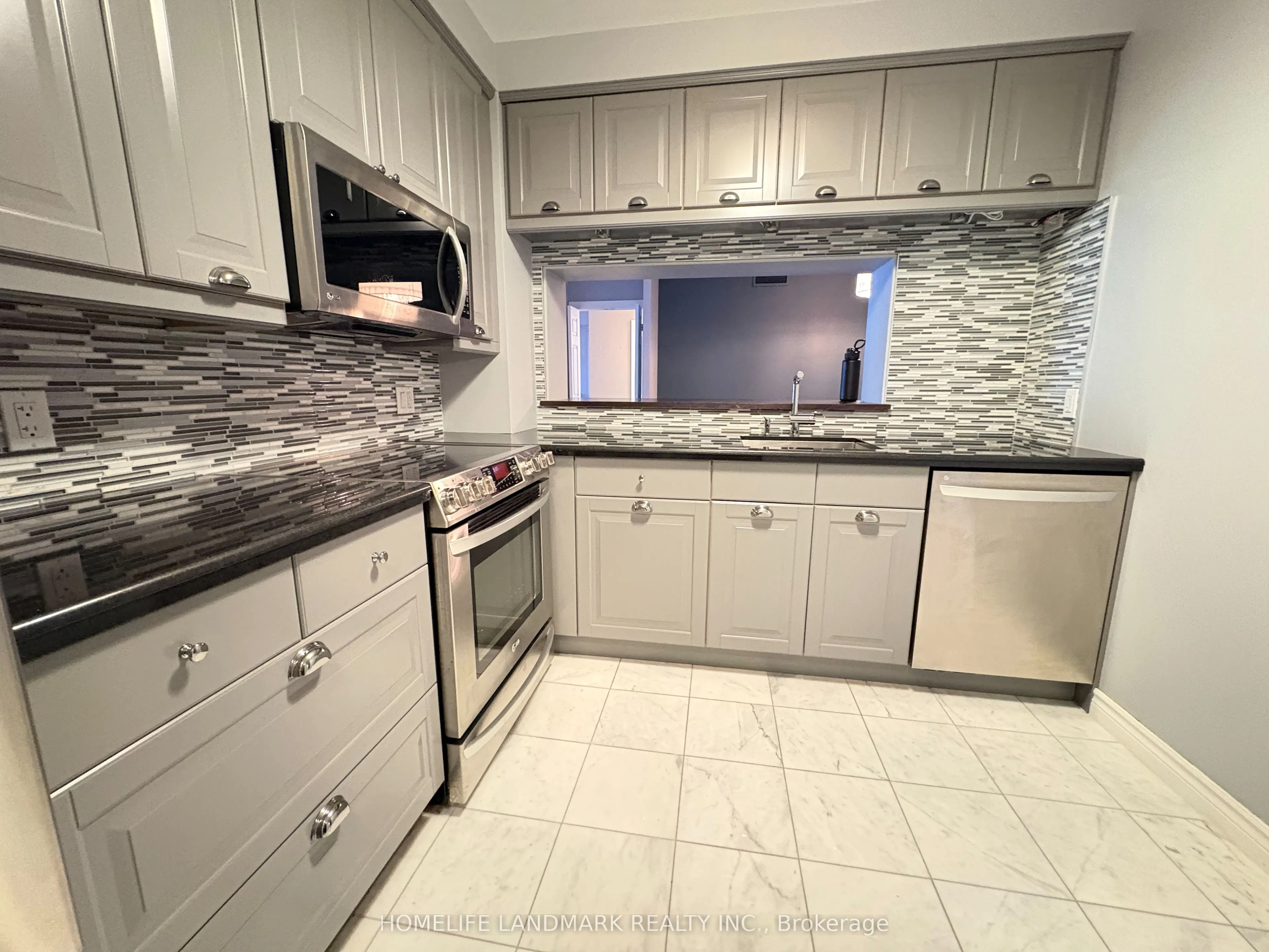 71 Simcoe Street #1002