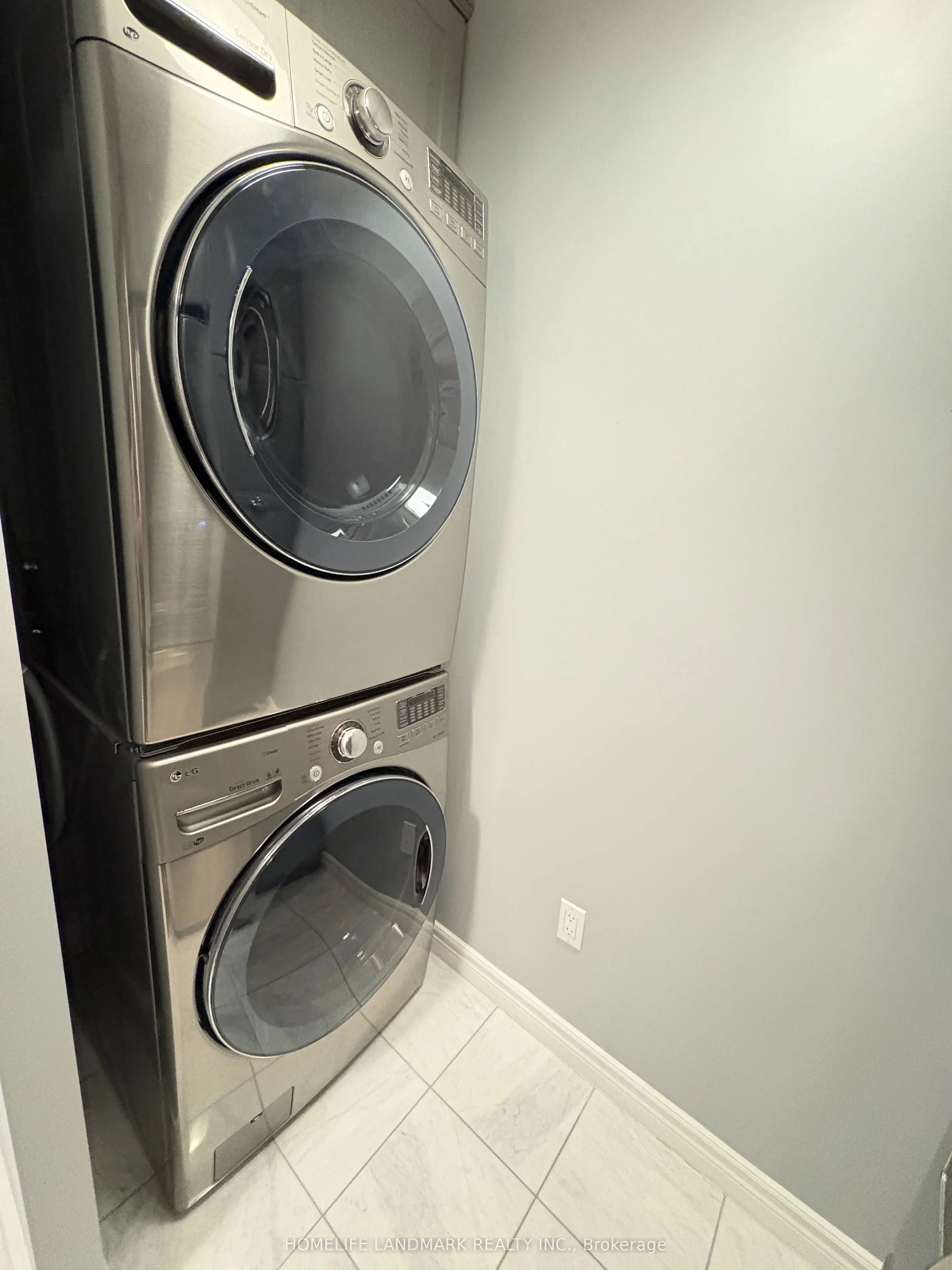 71 Simcoe Street #1002