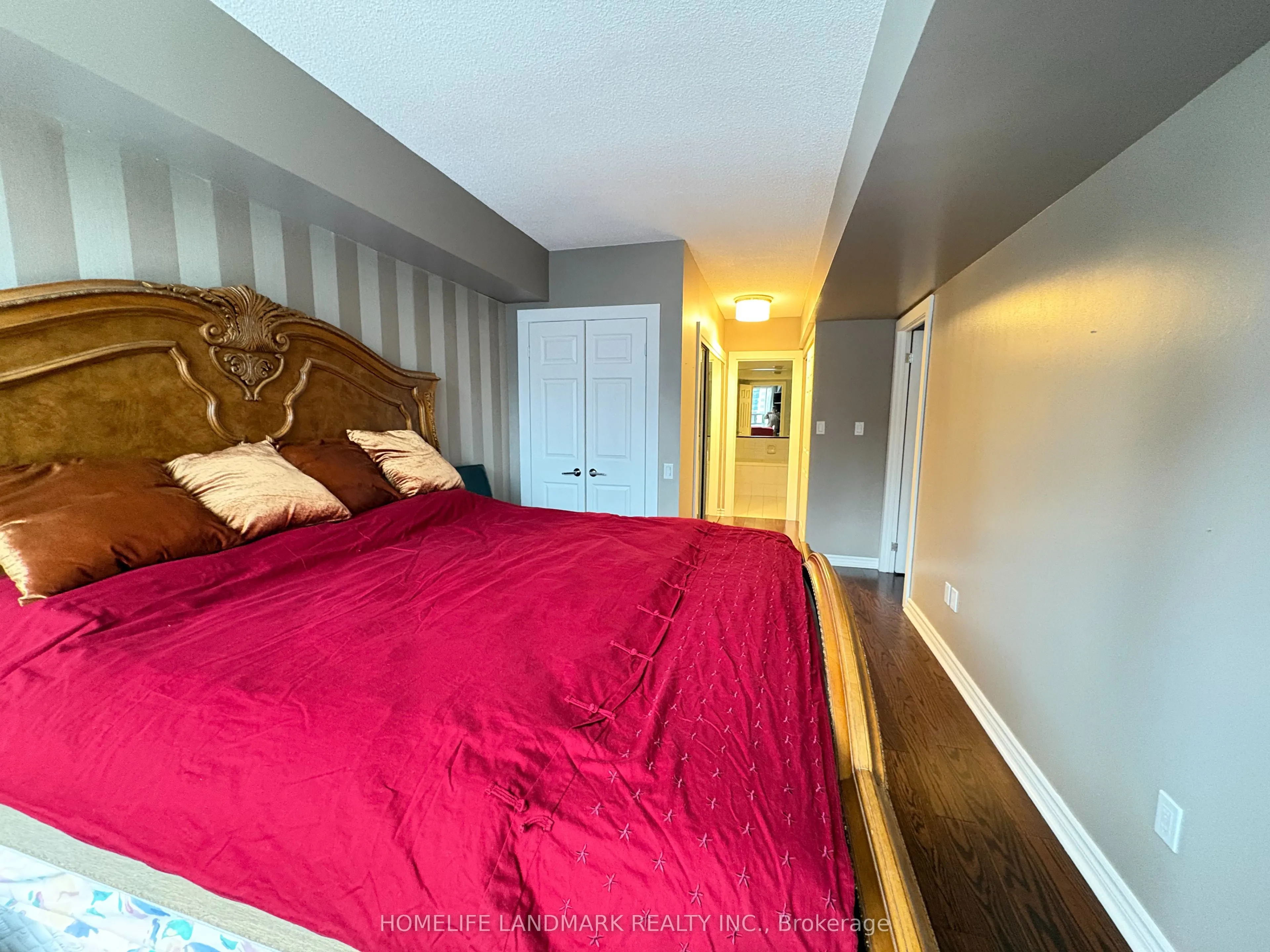 71 Simcoe Street #1002