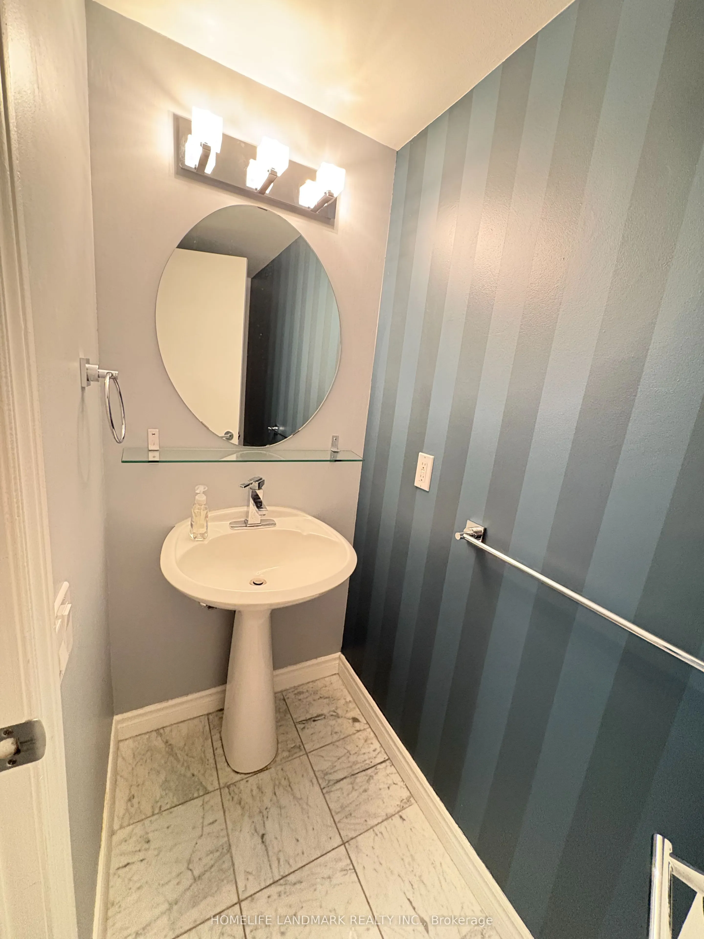 71 Simcoe Street #1002